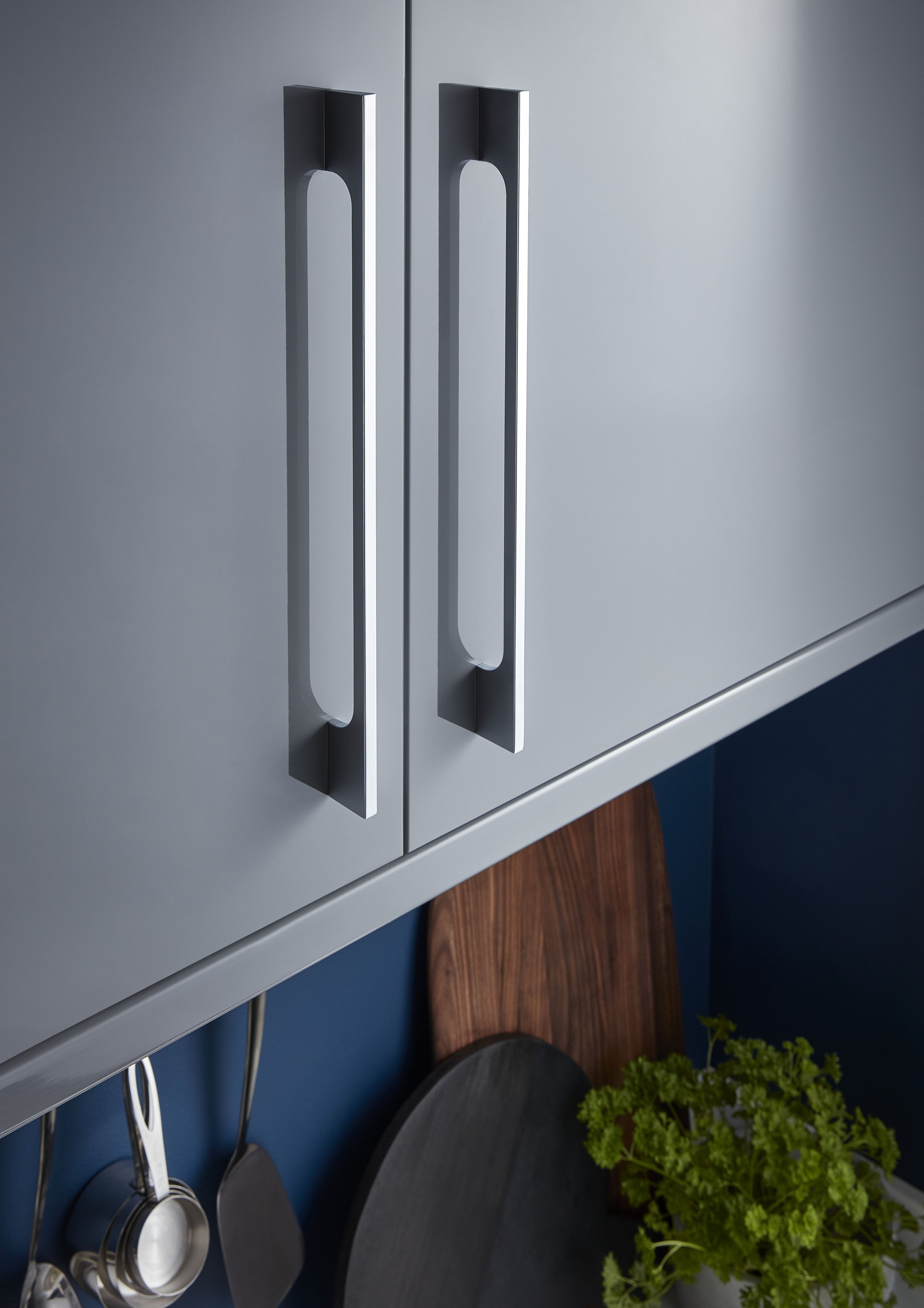 GoodHome Hikide Chrome effect Silver Kitchen cabinets Handle (L)352mm