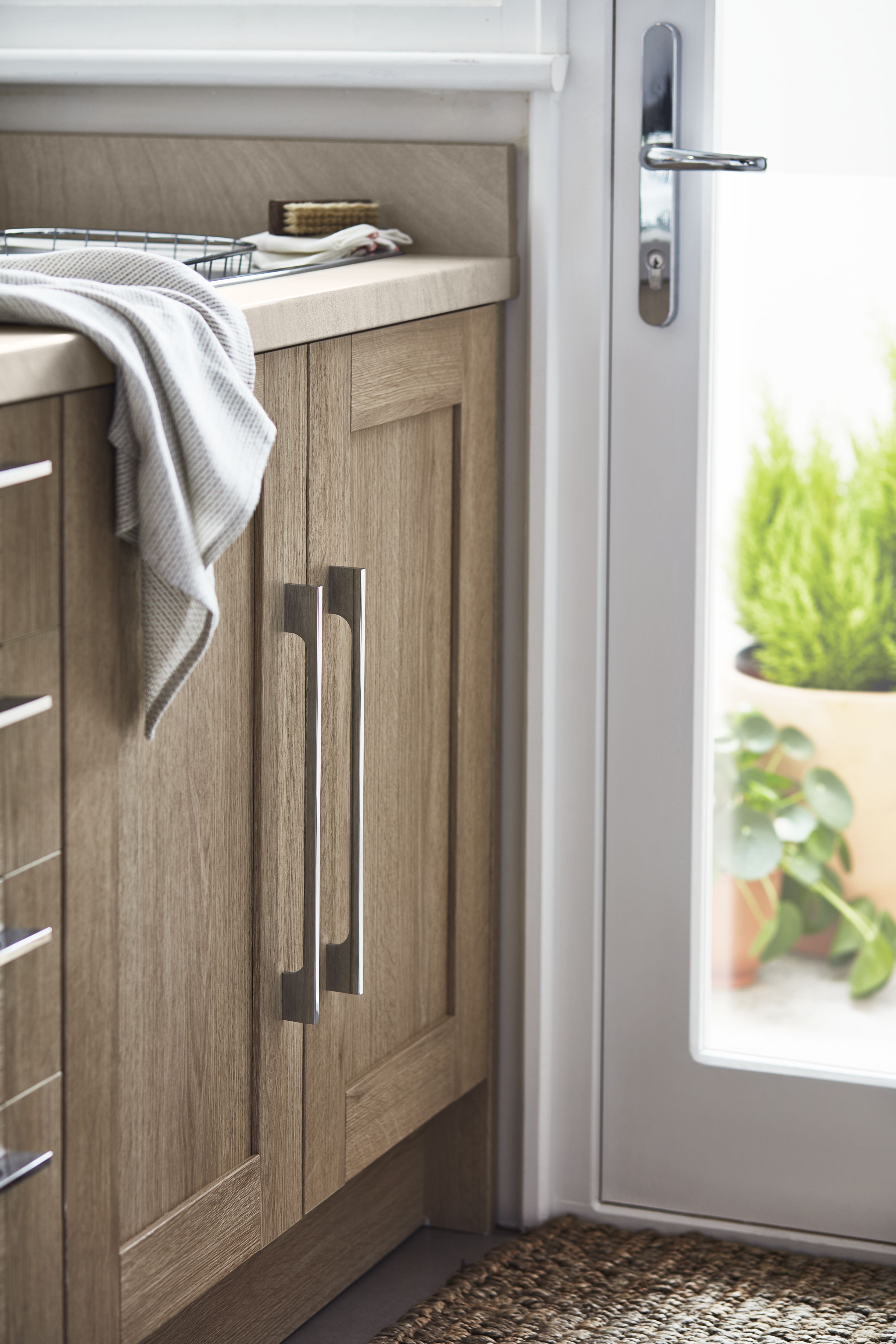 GoodHome Hikide Chrome effect Silver Kitchen cabinets Handle (L)352mm