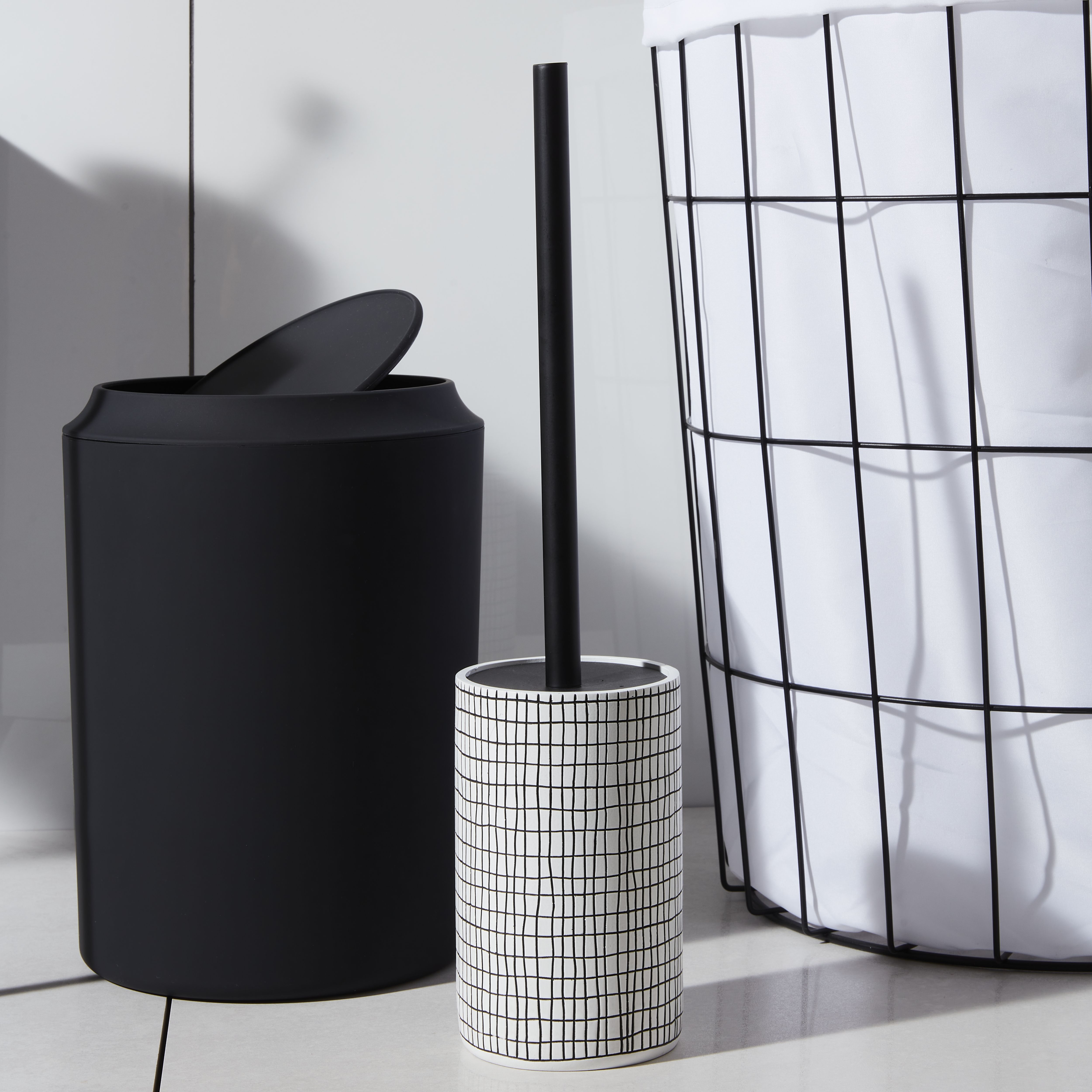 GoodHome Kina Black Plastic Bathroom Bin - 5L