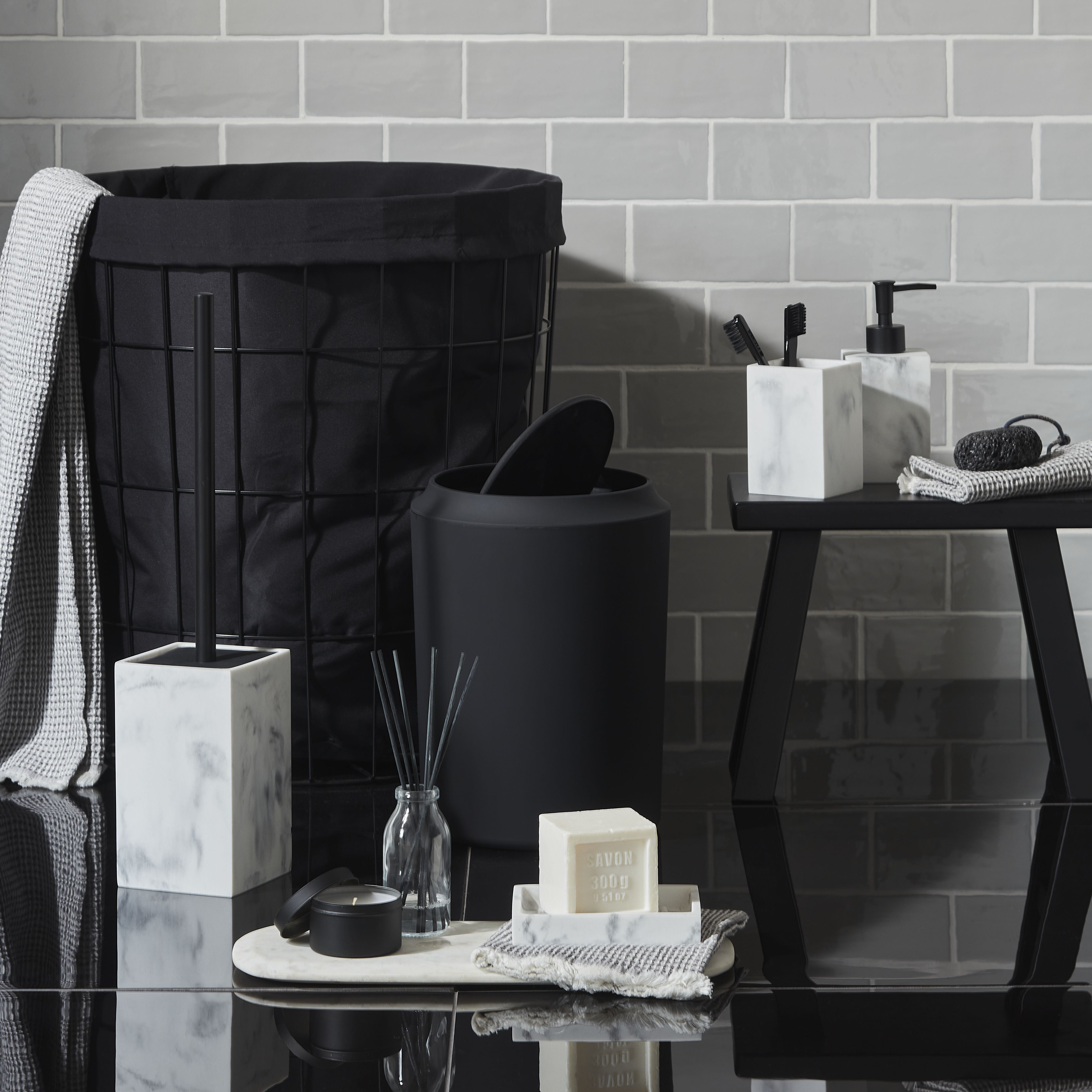 GoodHome Kina Black Plastic Bathroom Bin - 5L