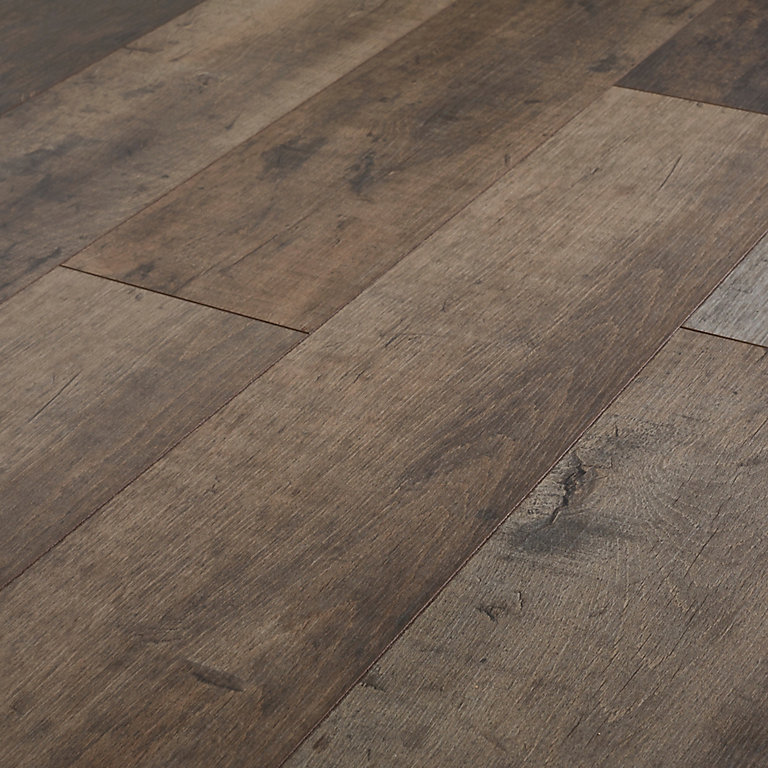 Goodhome Kirton Natural Oak Effect, Dark Wood Laminate Flooring B Q
