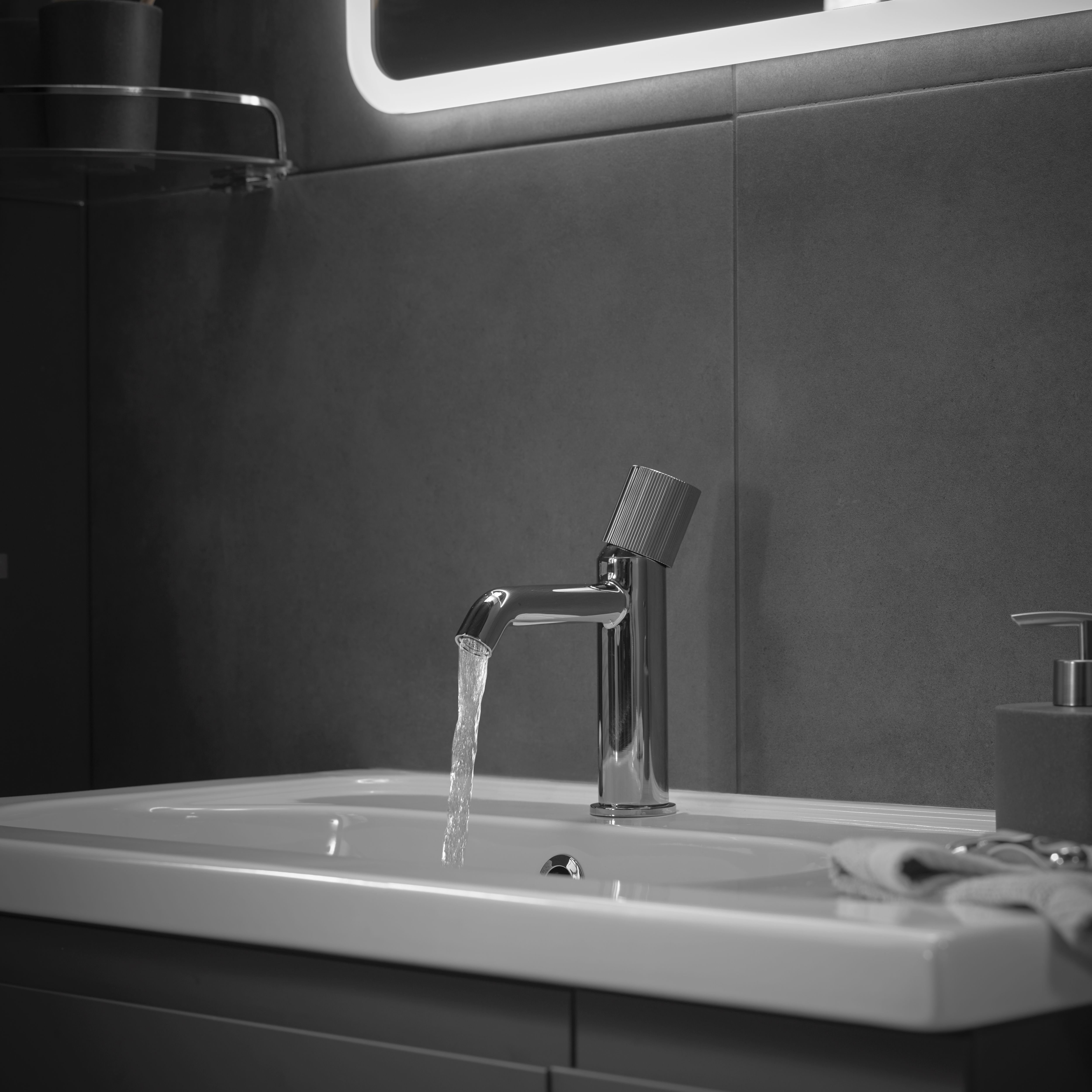 GoodHome Levanna Medium Gloss chrome effect Round Deck-mounted Manual Basin Mixer Tap