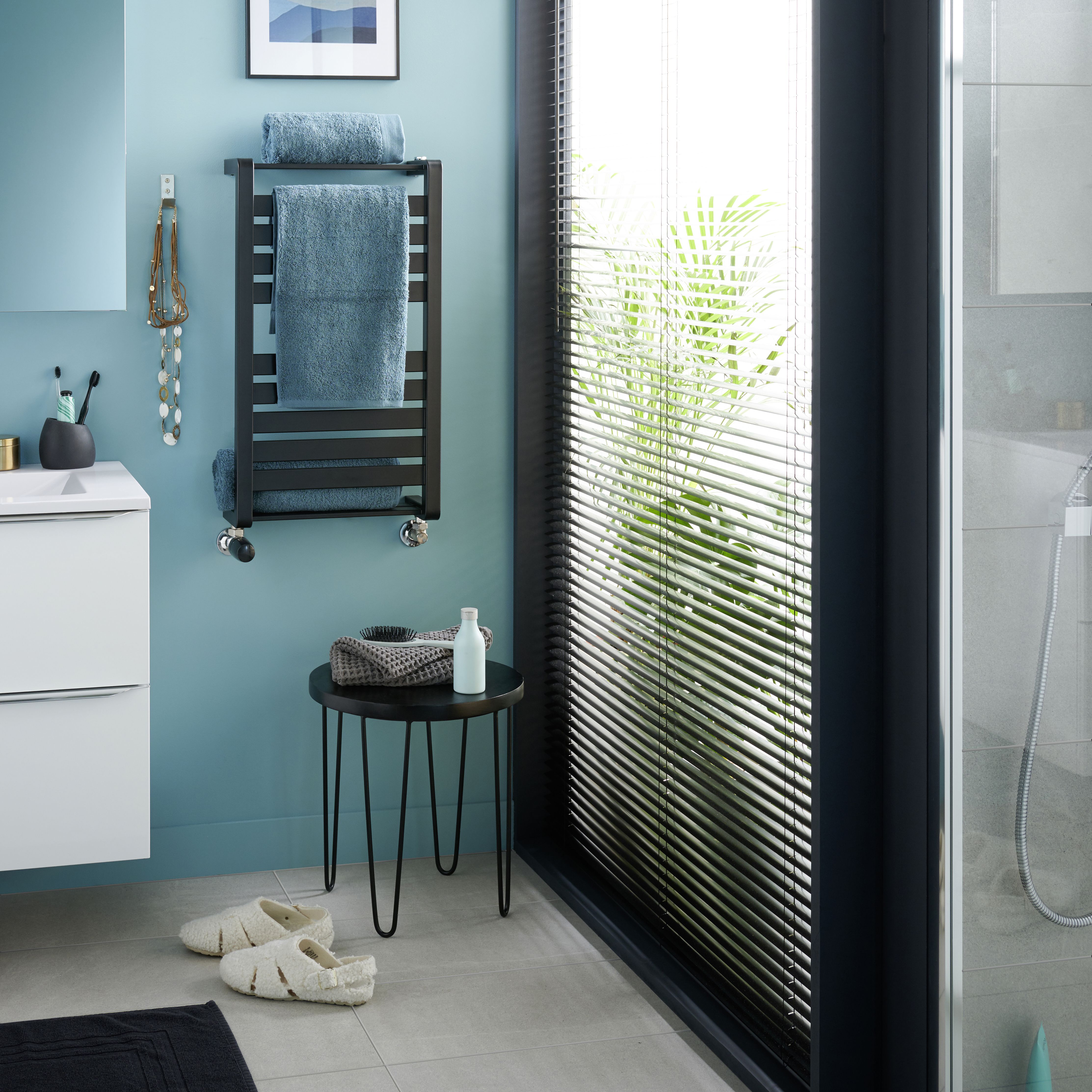 GoodHome Loreto, Anthracite Vertical Flat Towel radiator (W)400mm x (H)700mm