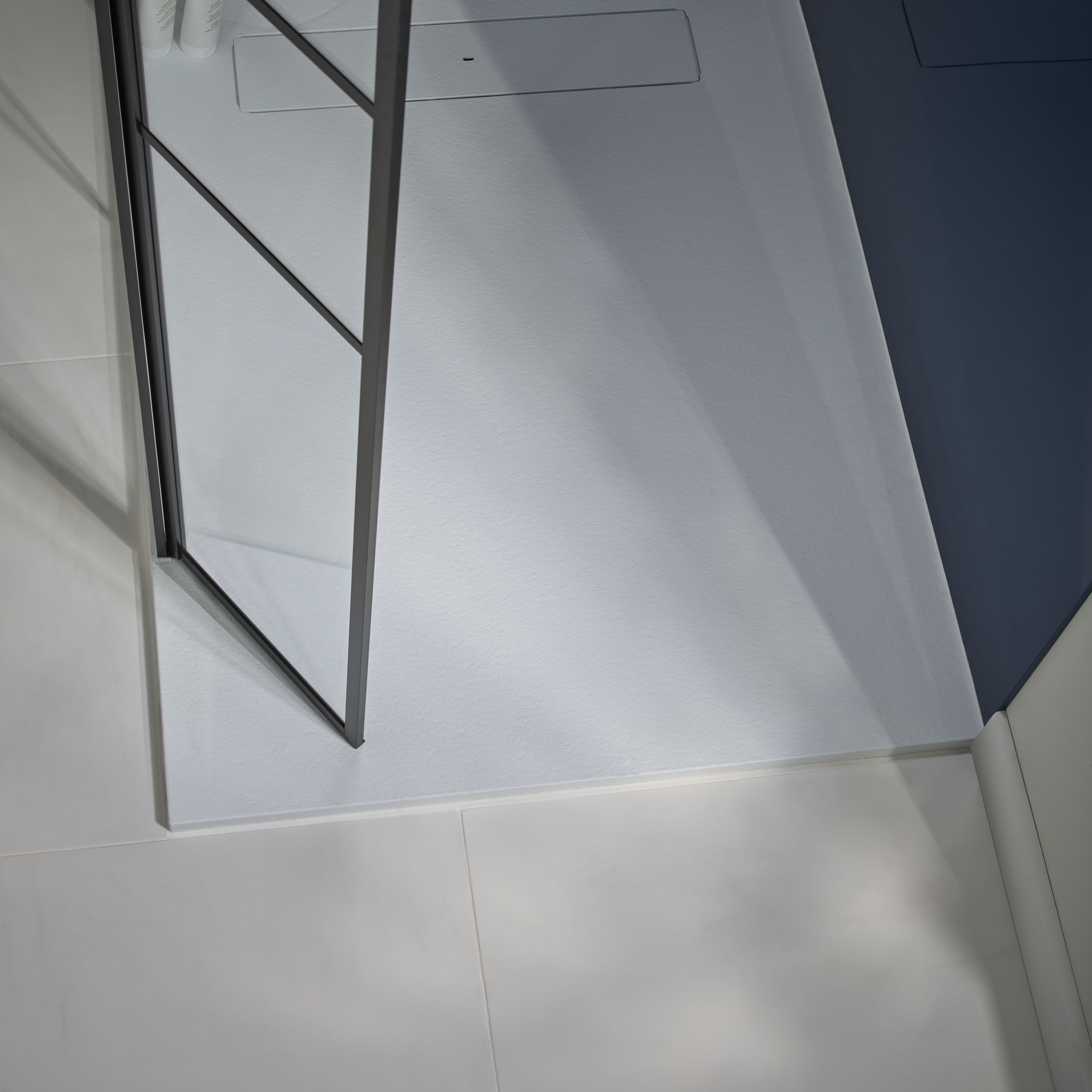 GoodHome Luiro Matt White Rectangular Reversible drainer Shower tray (L)1200mm (W)900mm (H) 32mm