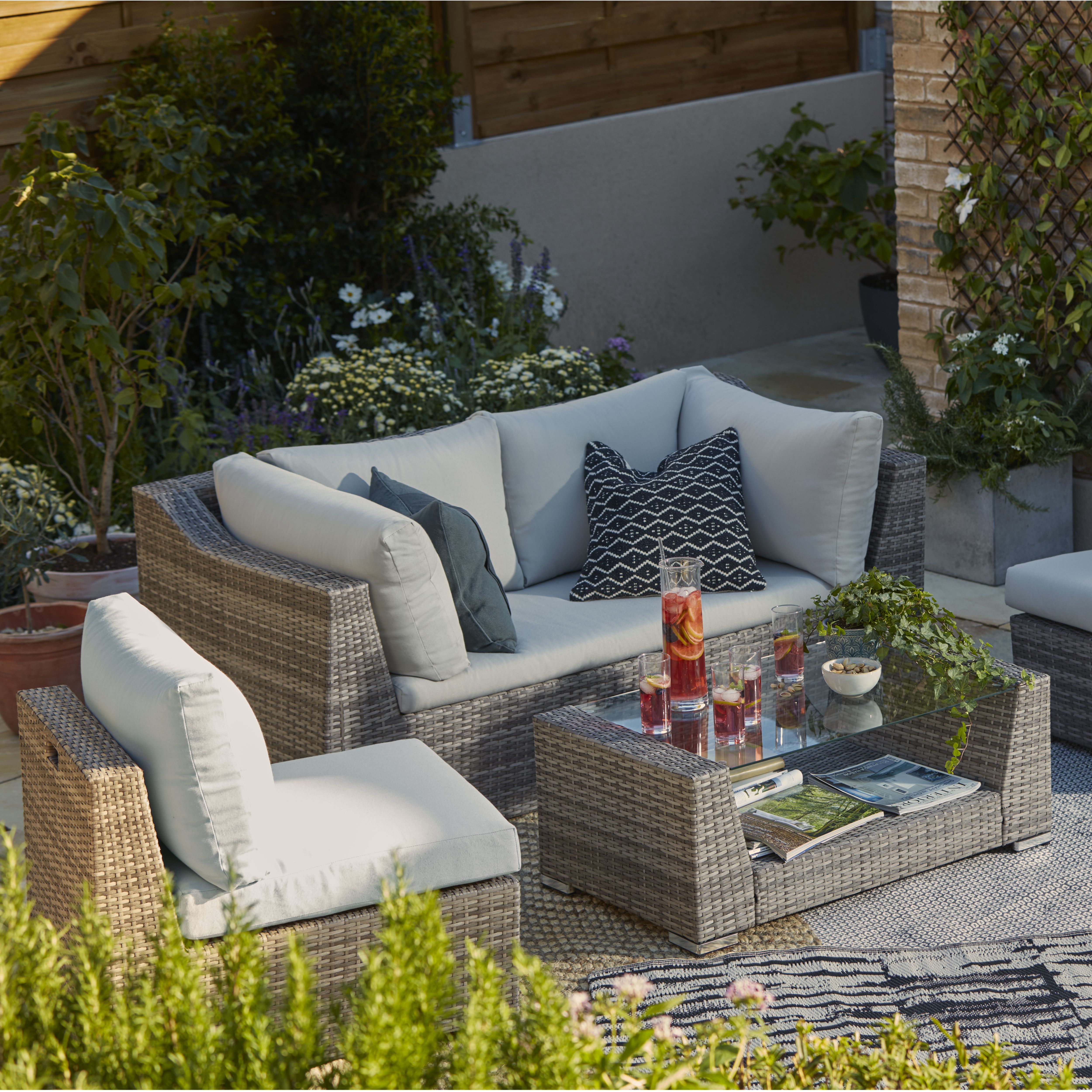 GoodHome Maevea Grey Rattan effect 4 seater Garden furniture set