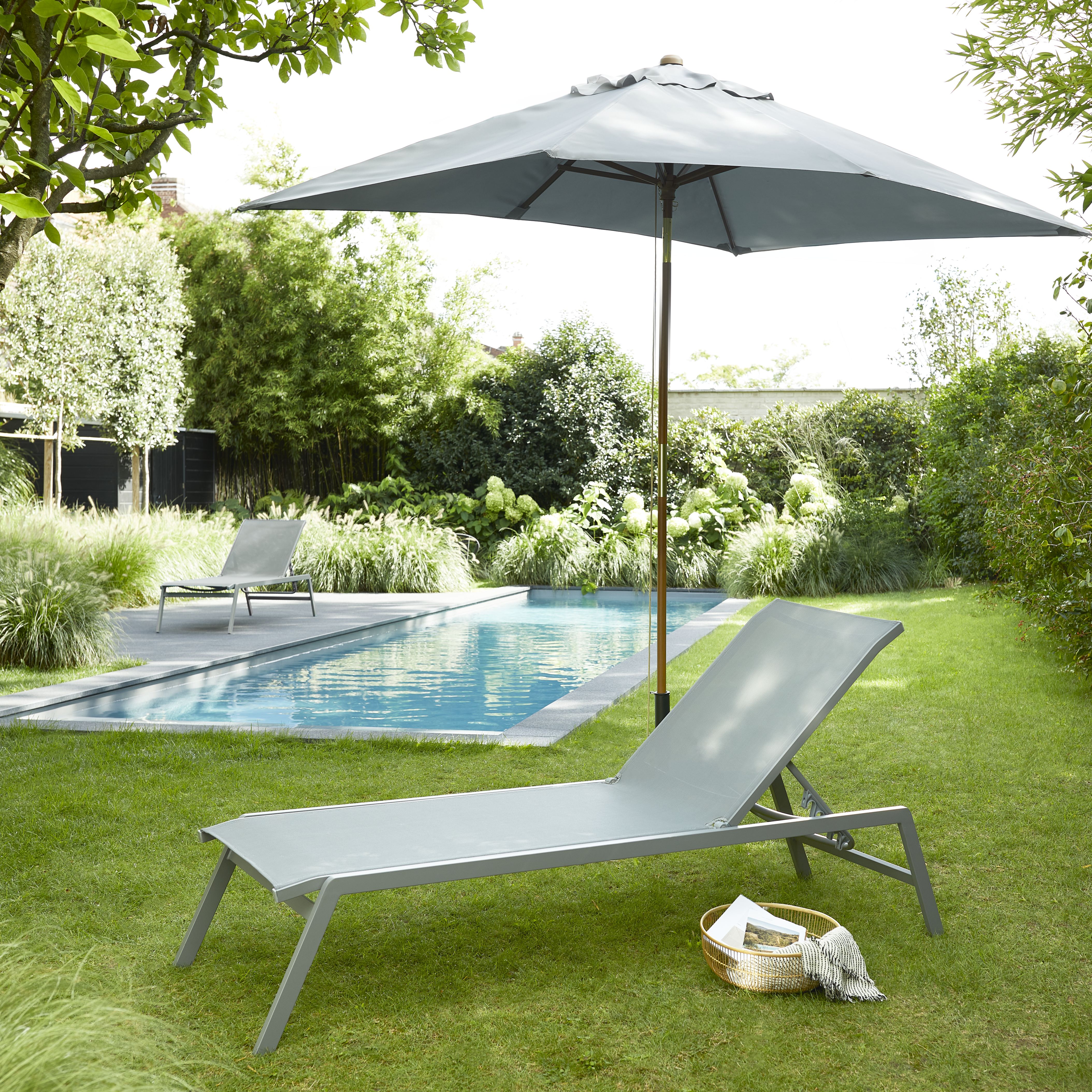 Metal deals garden lounger