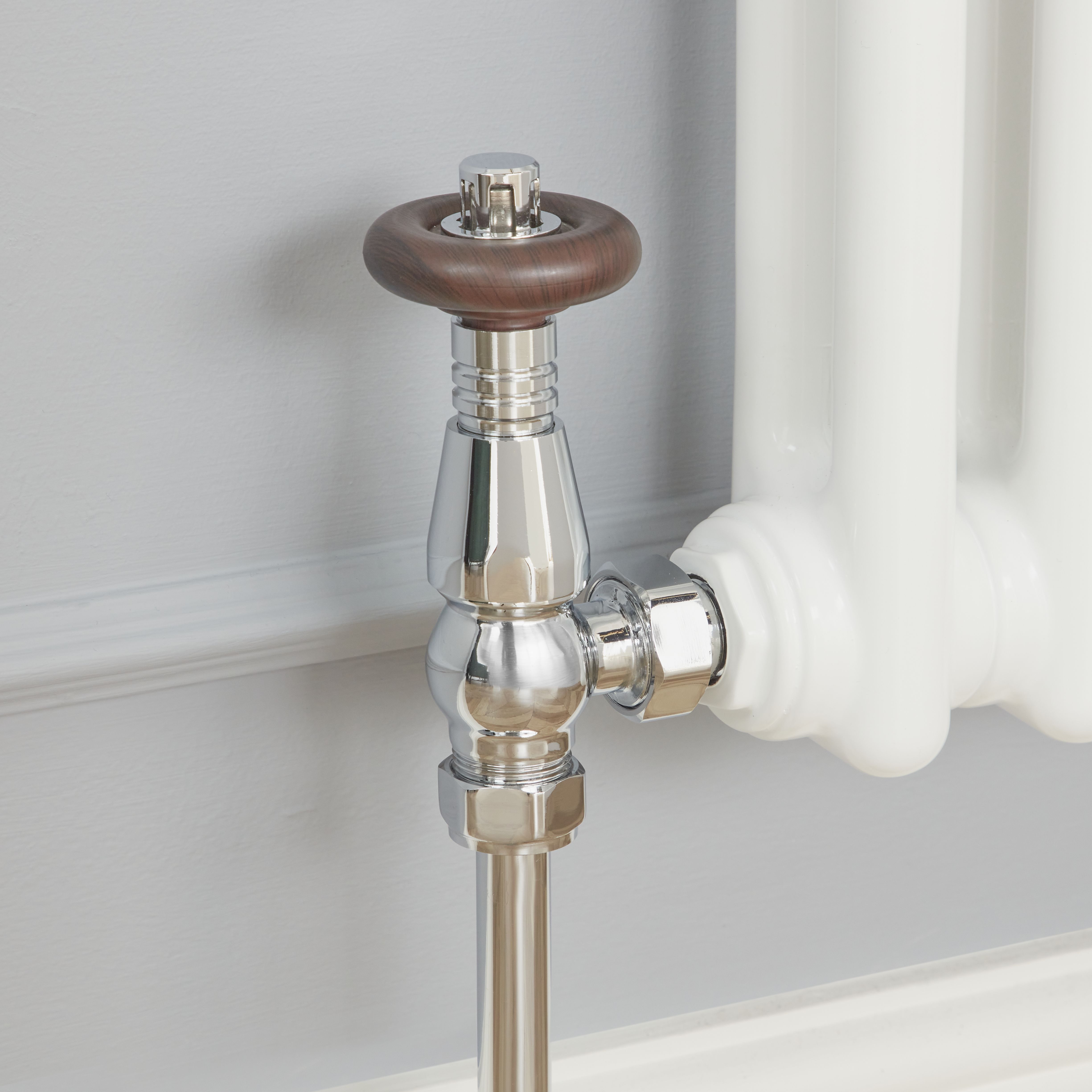 GoodHome Polished Silver Angled Thermostatic Radiator valve & lockshield (Dia)15mm x ½"