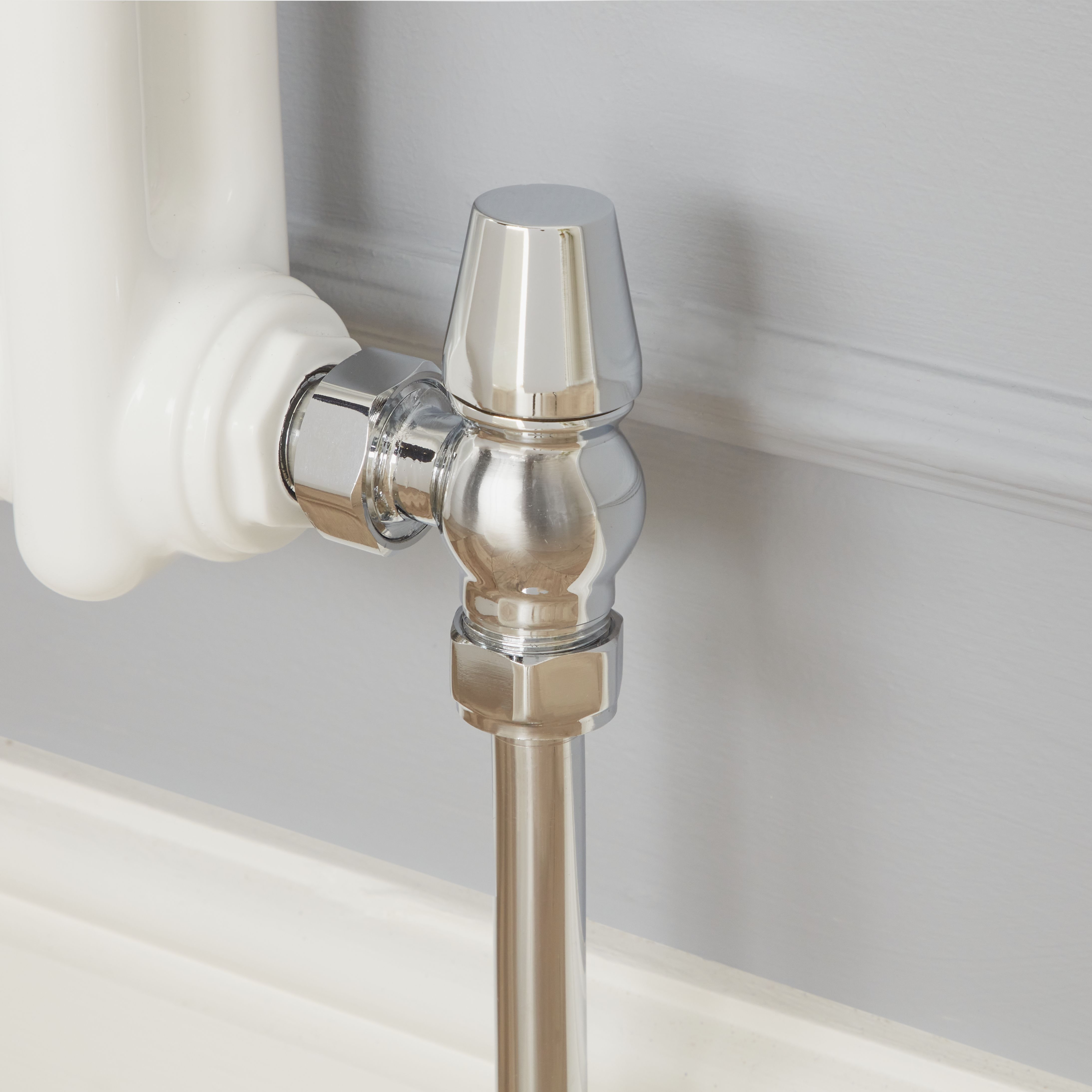 GoodHome Polished Silver Angled Thermostatic Radiator valve & lockshield (Dia)15mm x ½"