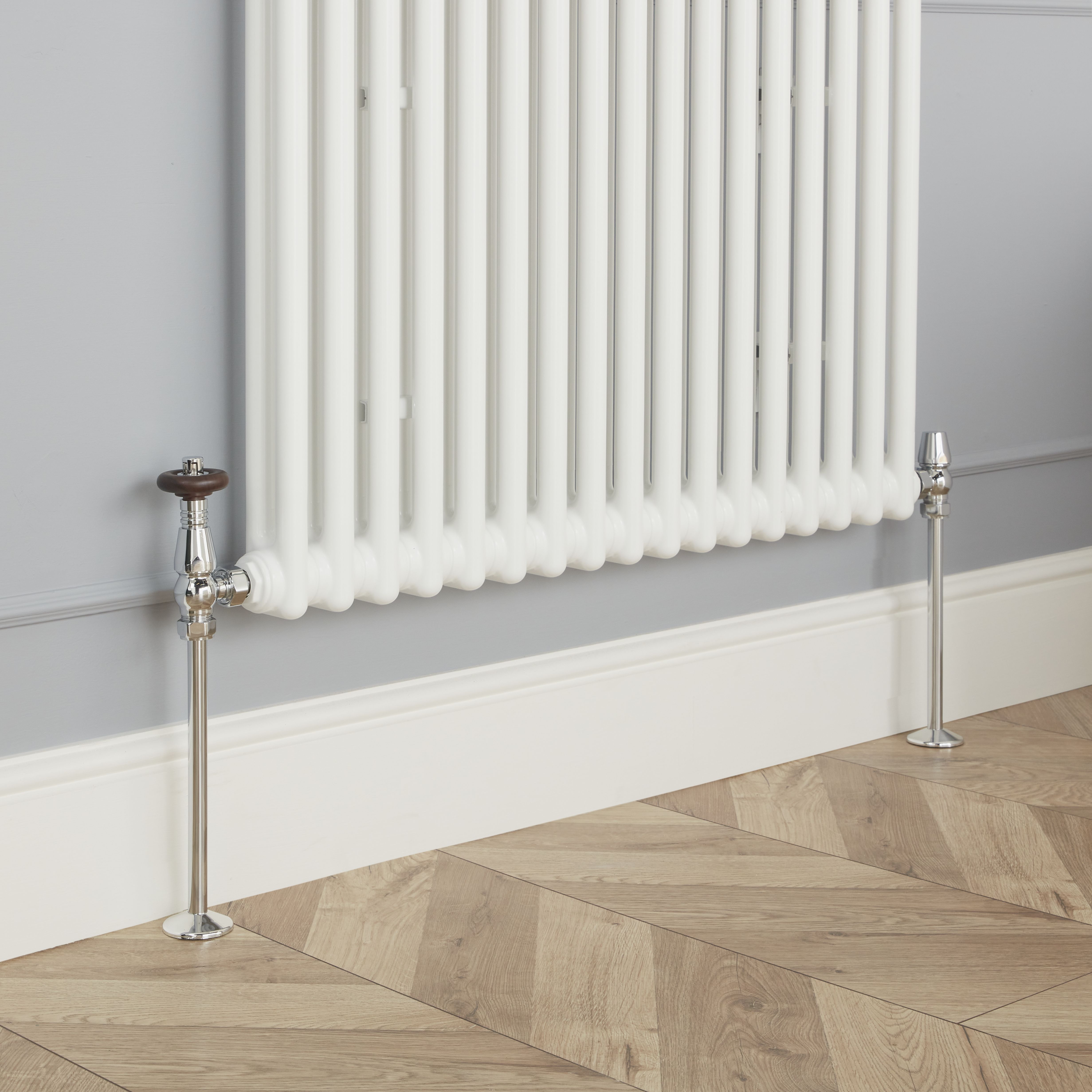 GoodHome Polished Silver Angled Thermostatic Radiator valve & lockshield (Dia)15mm x ½"