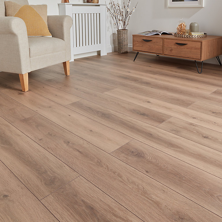 Goodhome Stoke Natural Oak Effect, Laminate Flooring Packs