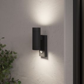 GoodHome Tongoa Fixed Matt Black PIR With motion sensor Outdoor Wall light 25W
