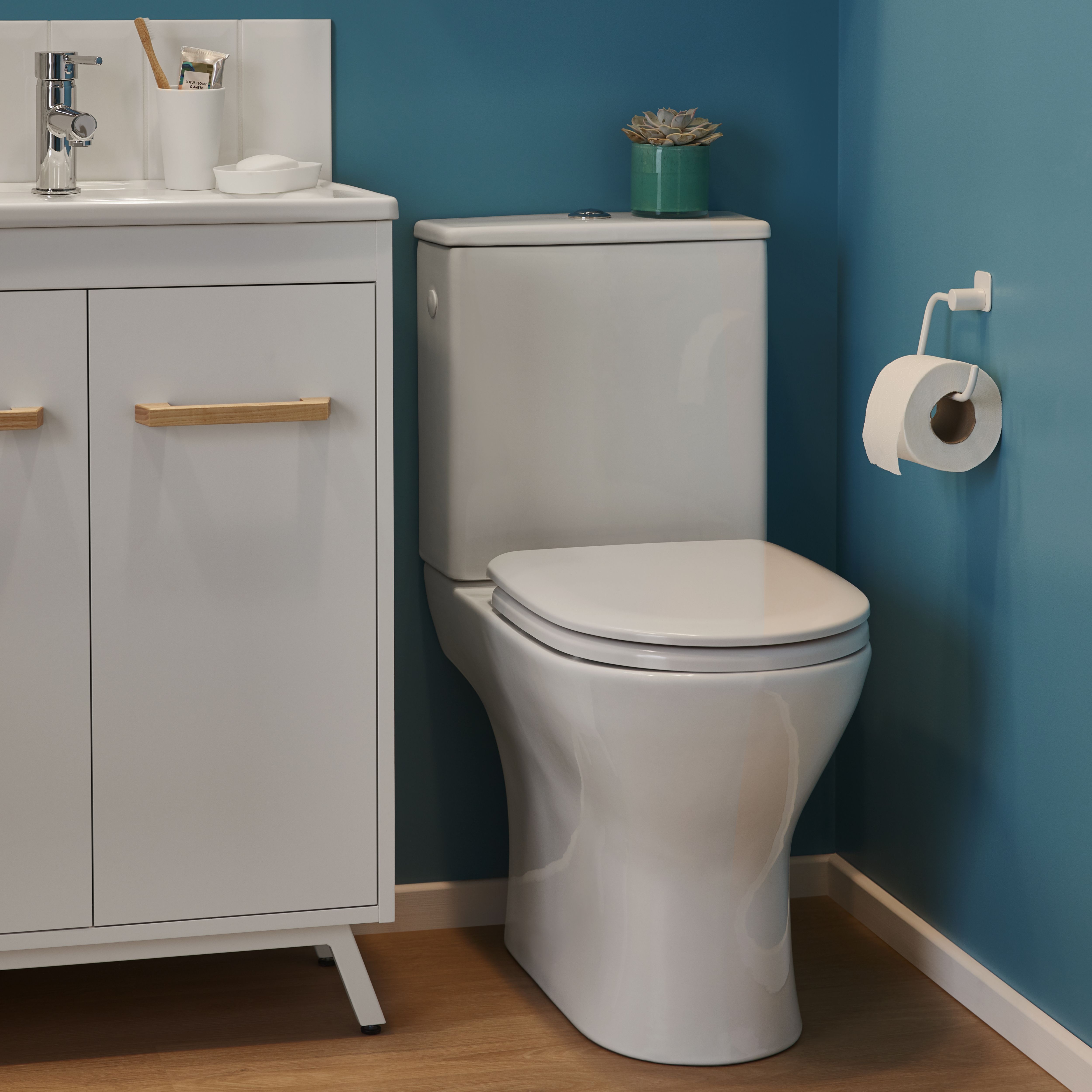 GoodHome Valois White Close-coupled Toilet set with Soft close seat