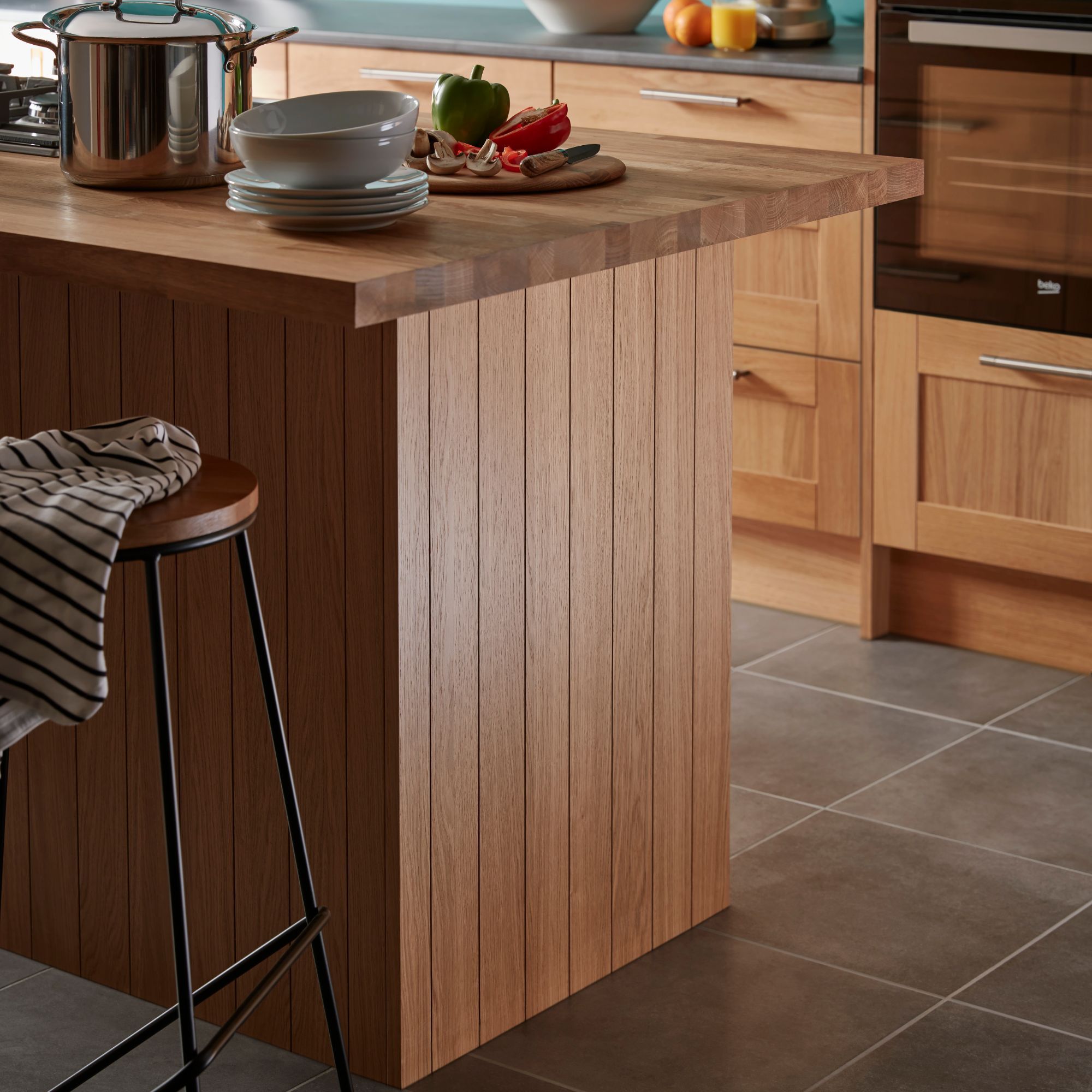 GoodHome Verbena Natural oak shaker Standard Clad on base panel (H)900mm (W)610mm