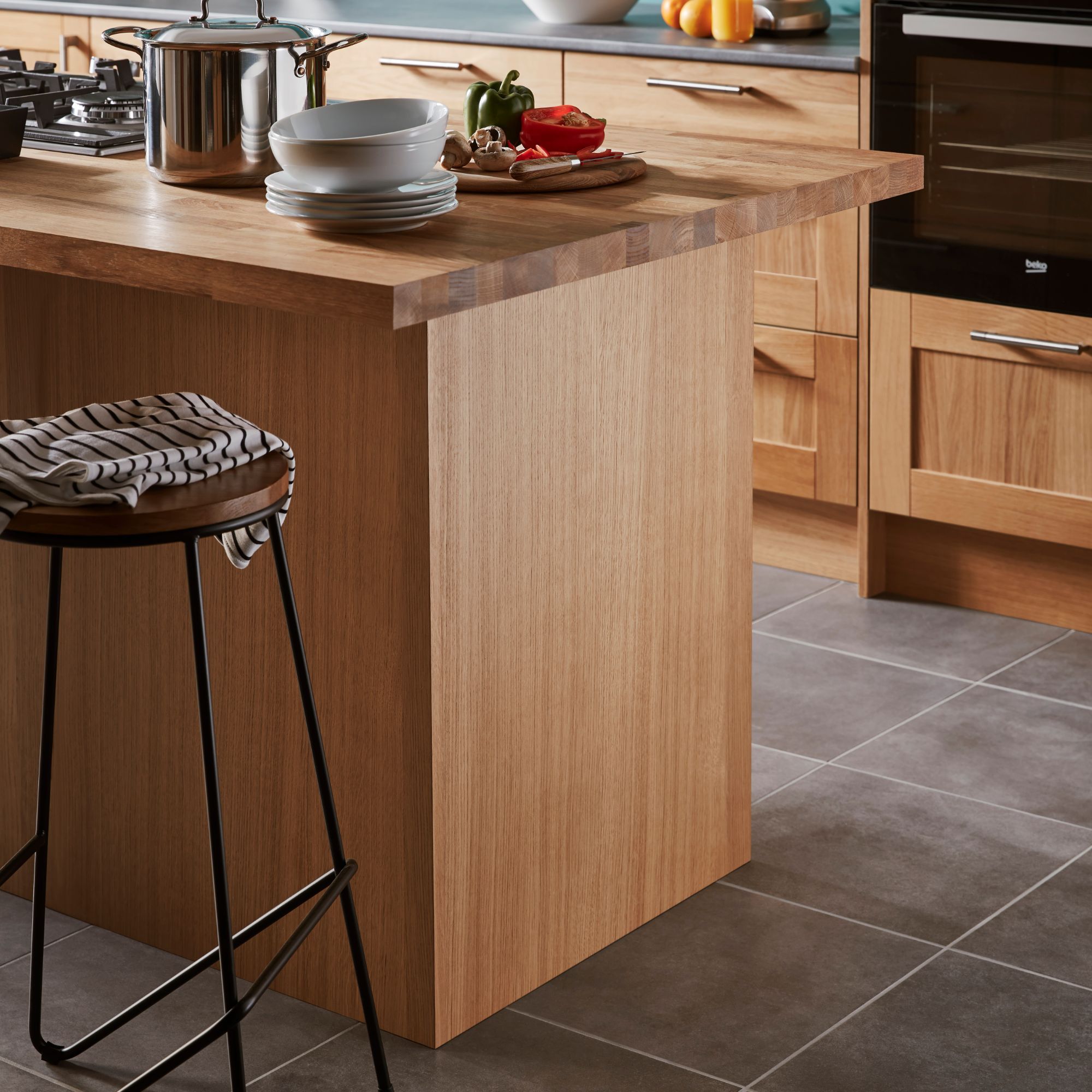 GoodHome Verbena Natural oak shaker Standard Clad on base panel (H)900mm (W)610mm