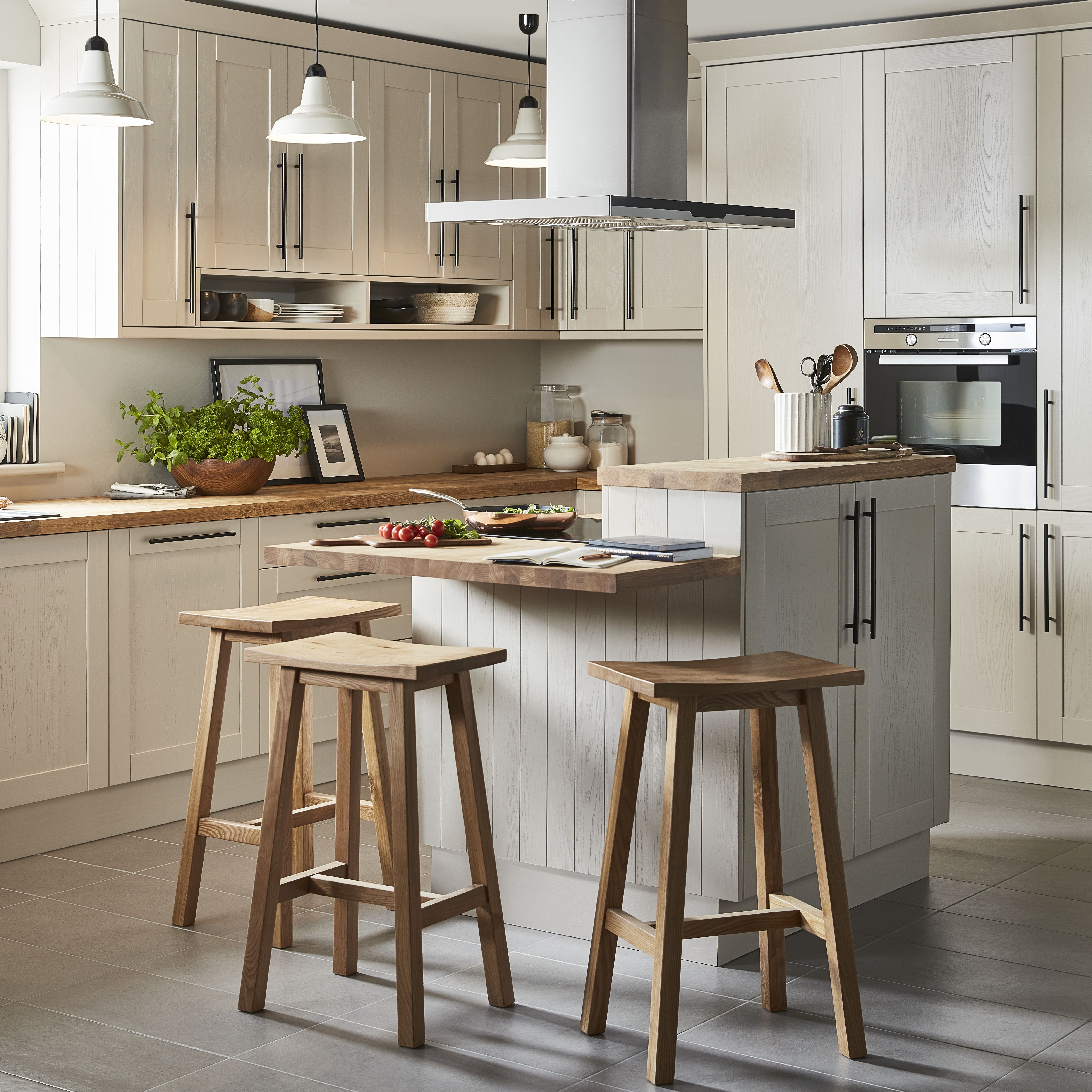 GoodHome Verbena Painted natural ash Matt cashmere Shaker 2 drawer front, bridging door & bi-fold door 1000mm