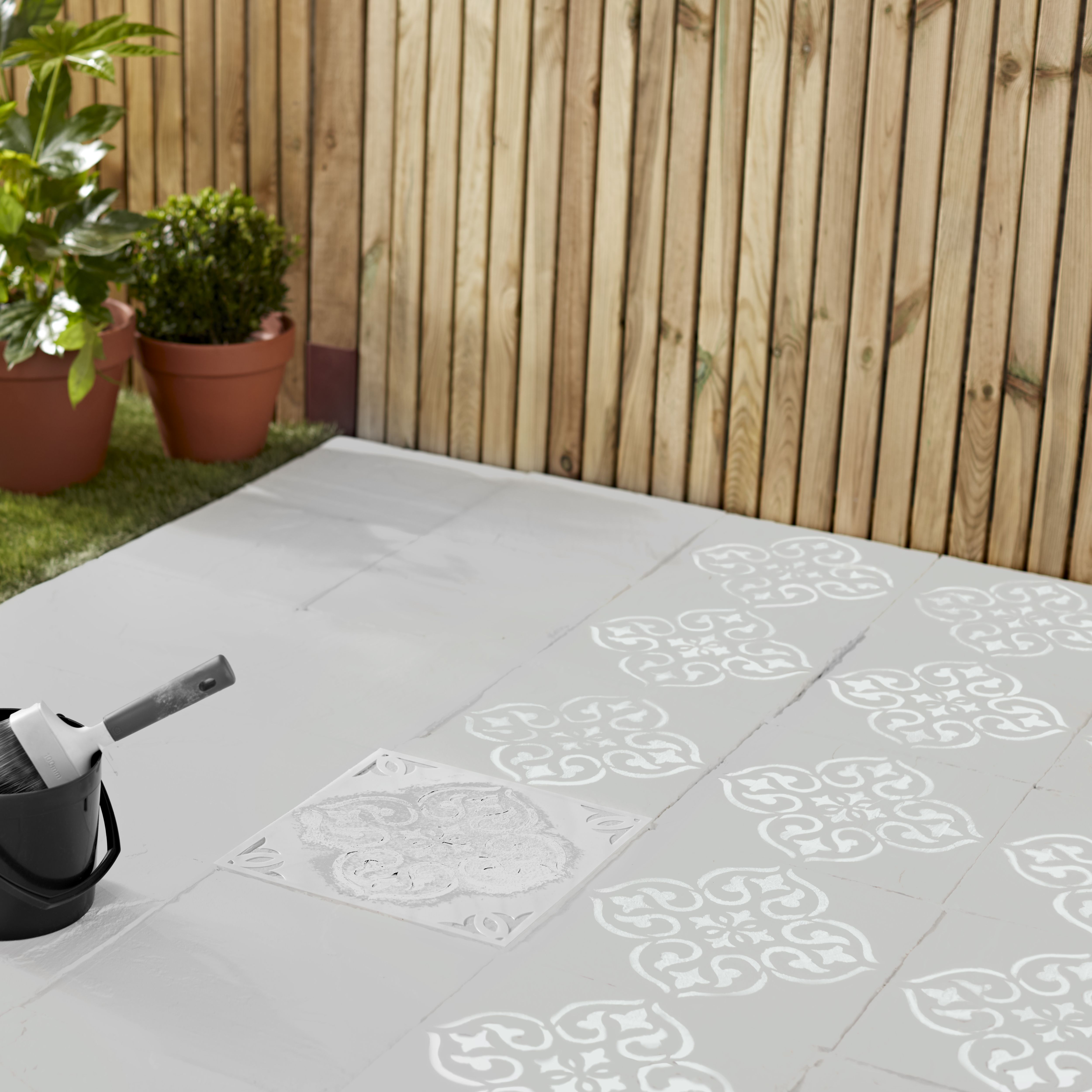 GoodHome White Satin Patio & tile paint, 500ml Tin