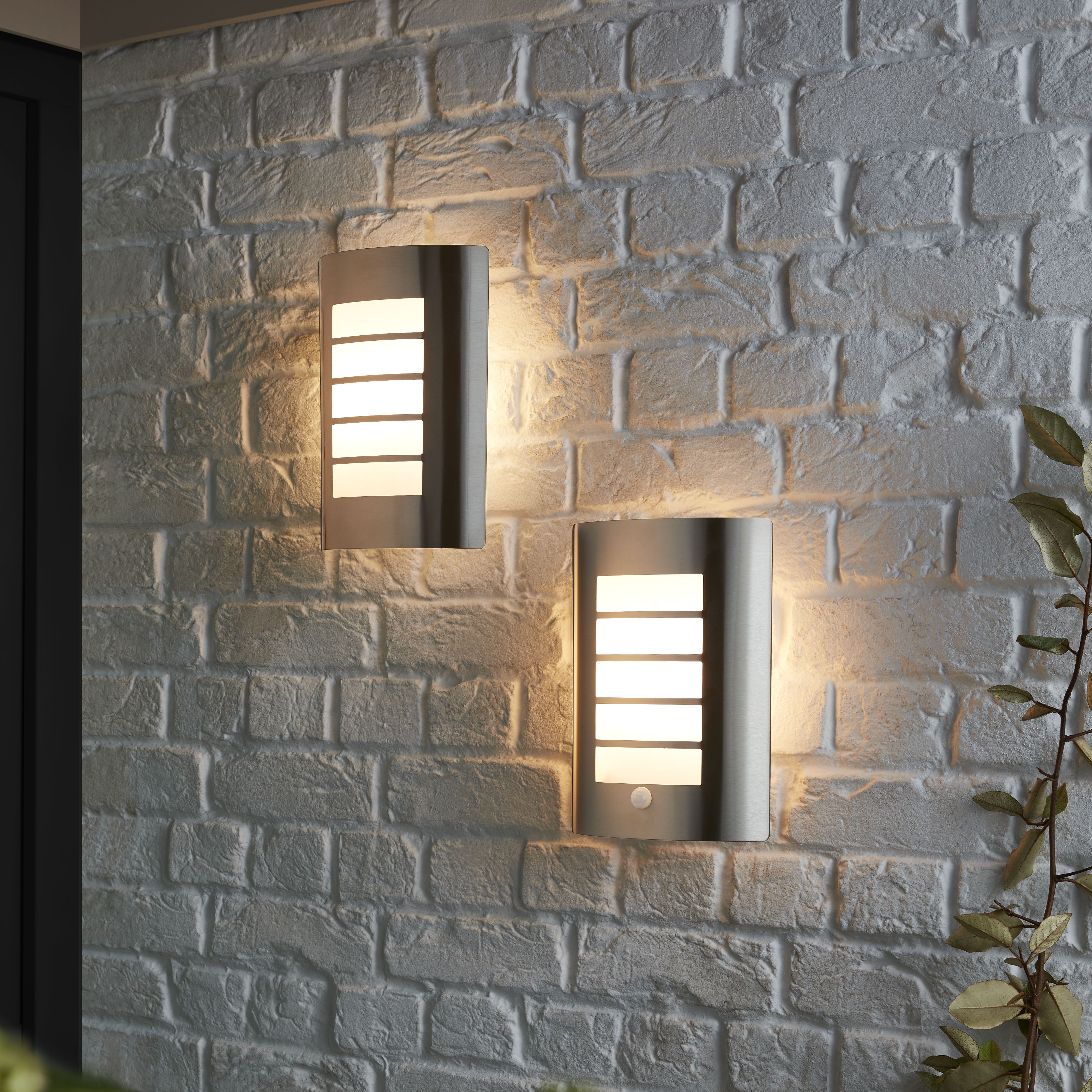 Grandy Fixed Stainless Steel Mains-powered Outdoor Half wall light