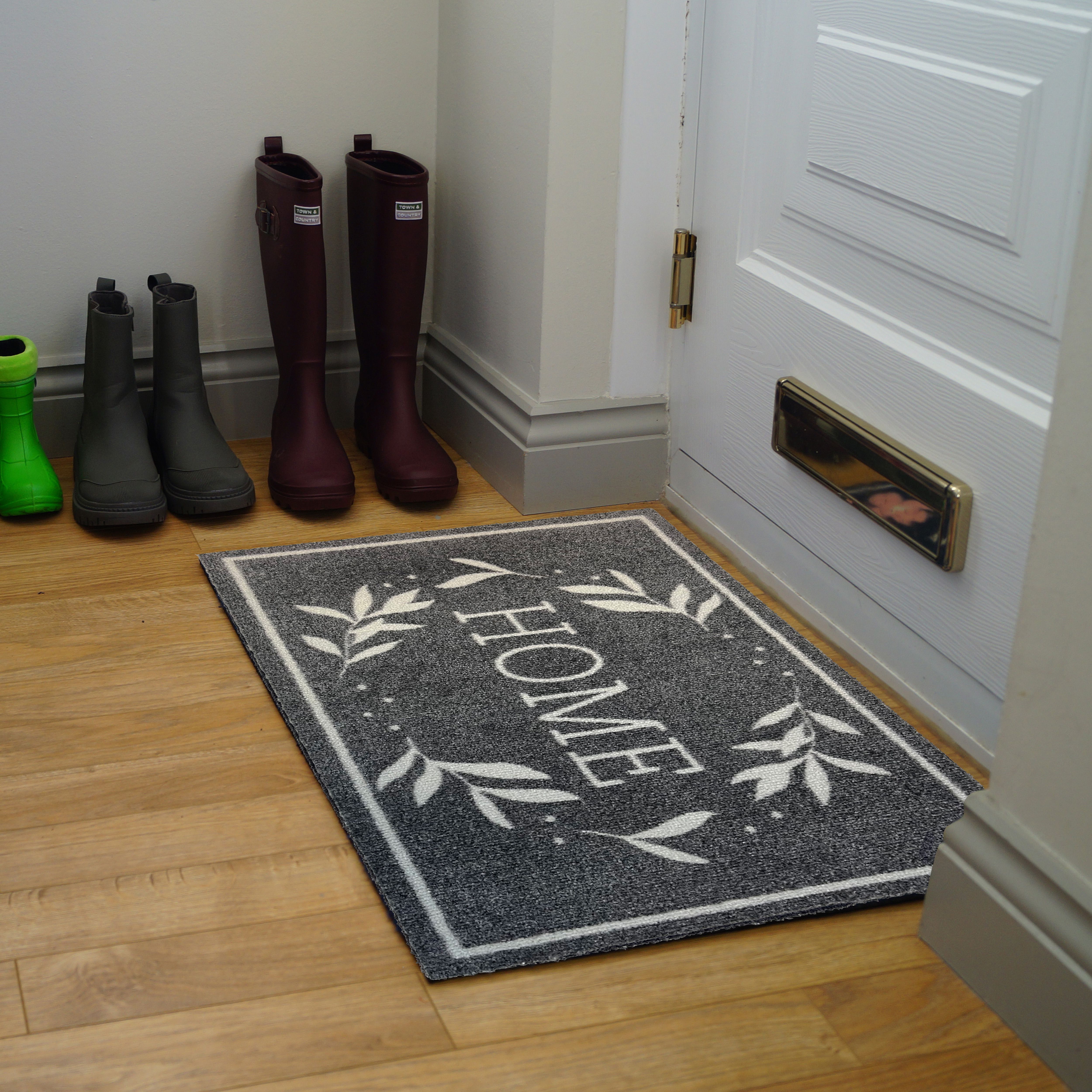 Grey & White Wreath Door mat, 75cm x 50cm