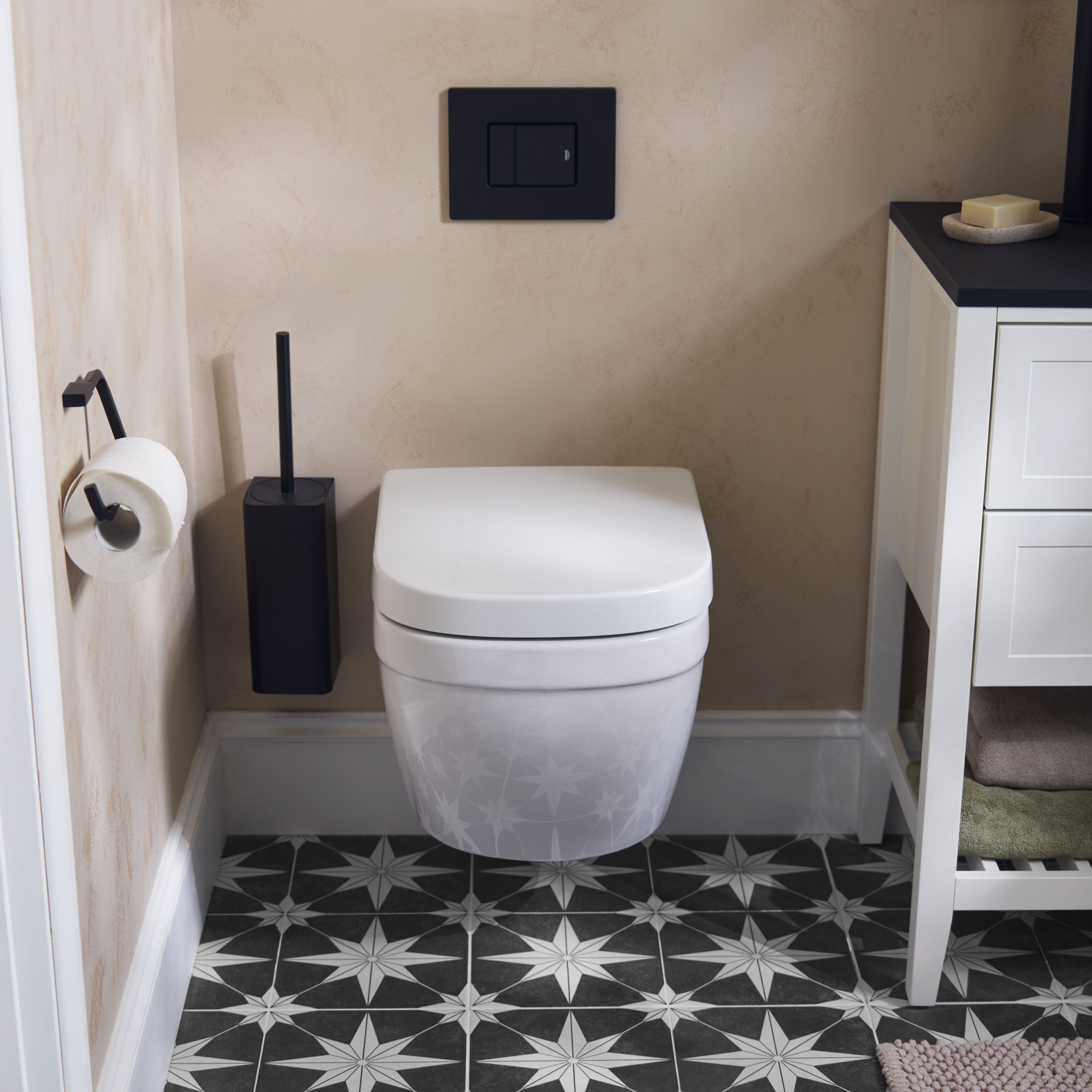 Grohe Solido White Wall hung Toilet & cistern with Soft close seat