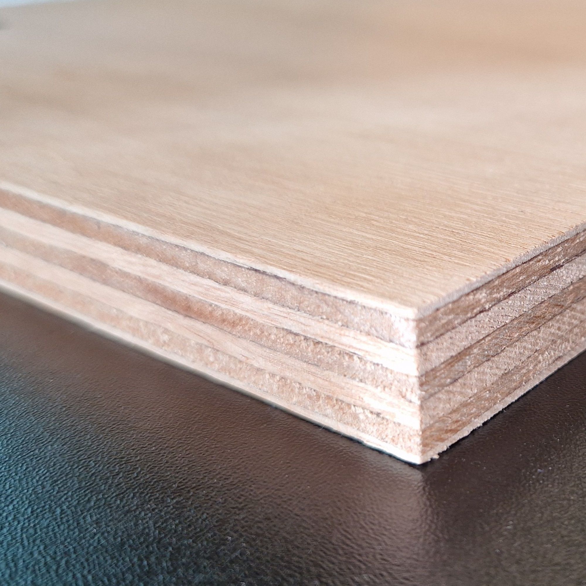 Hardwood Plywood (L)2.44m (W)1.22m (T)18mm