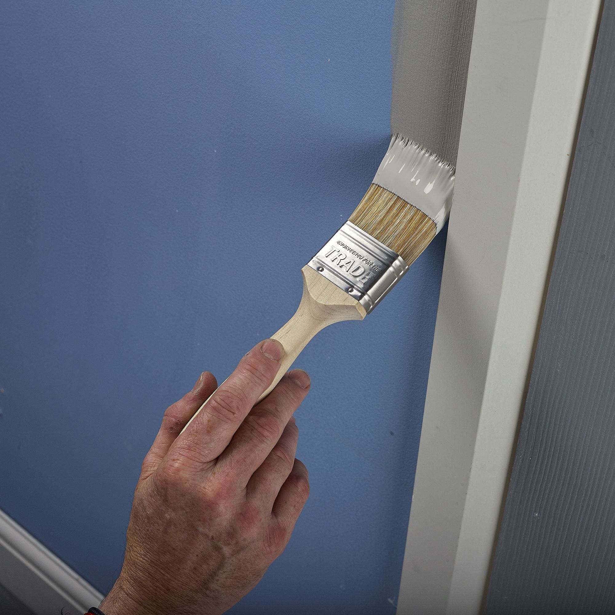 Harris Trade Emulsion & Gloss 1½" Fine tip Comfort Paint brush
