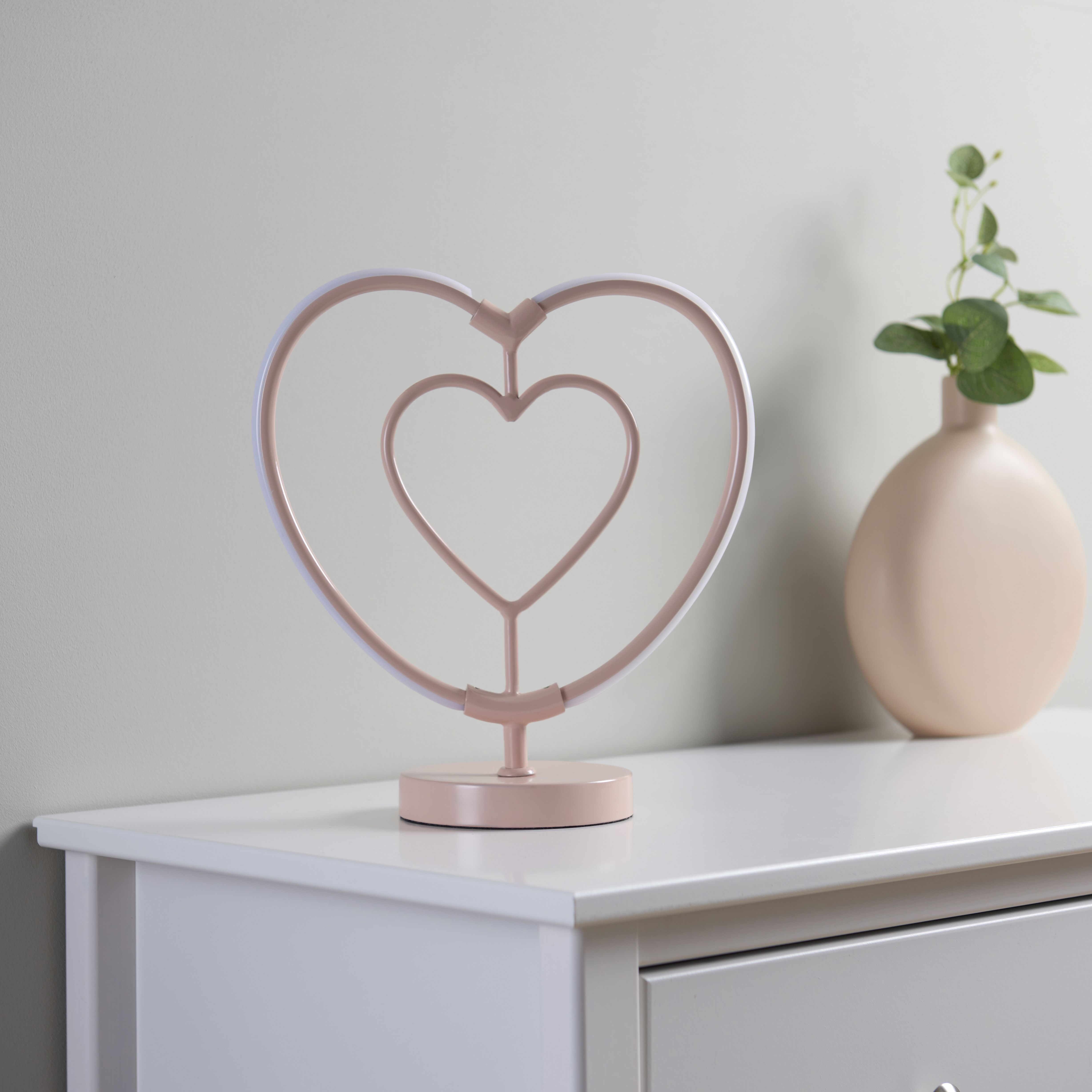 Heart Matt Pink Table lamp