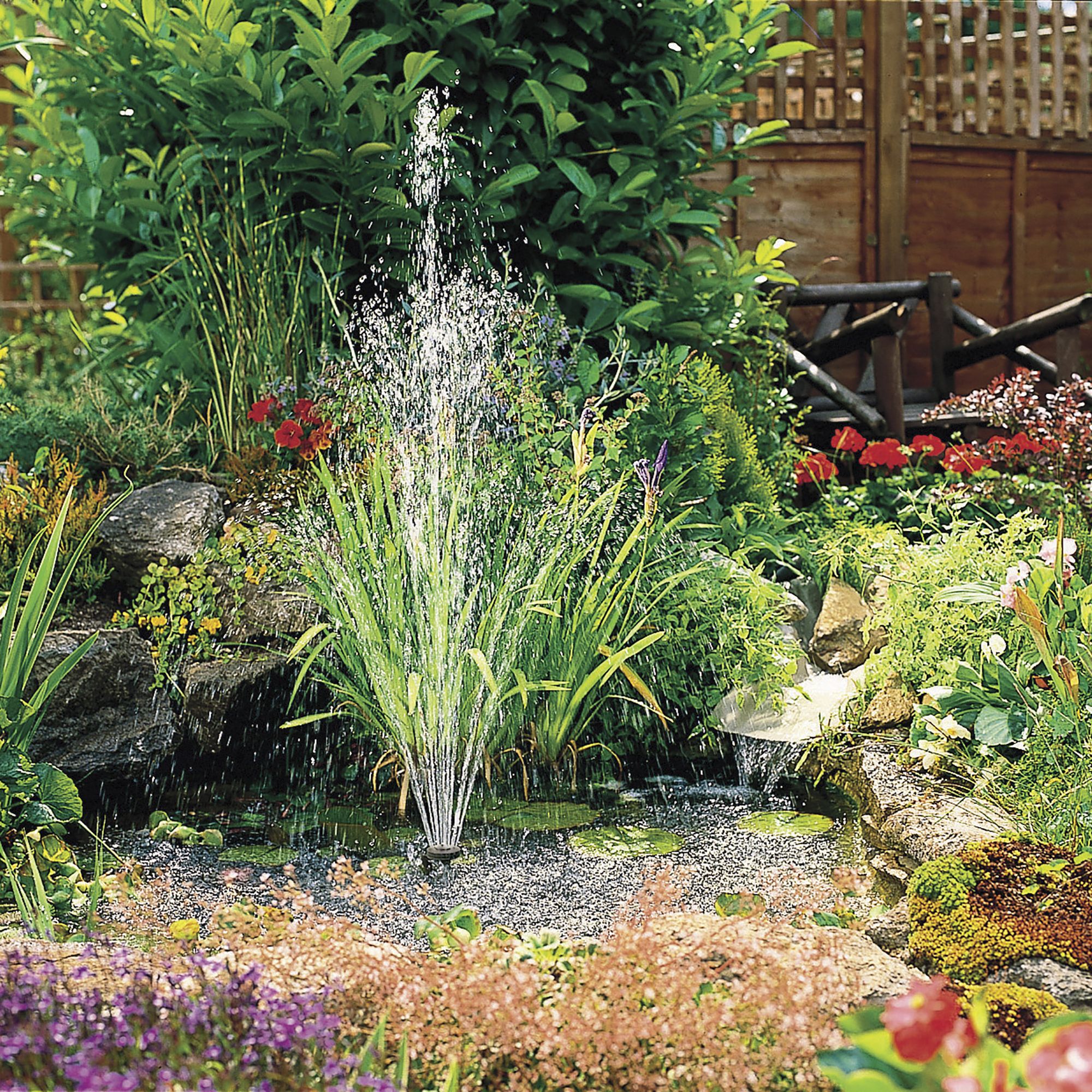 Hozelock 3000 Mains-powered Fountain & feature water Pump 13W