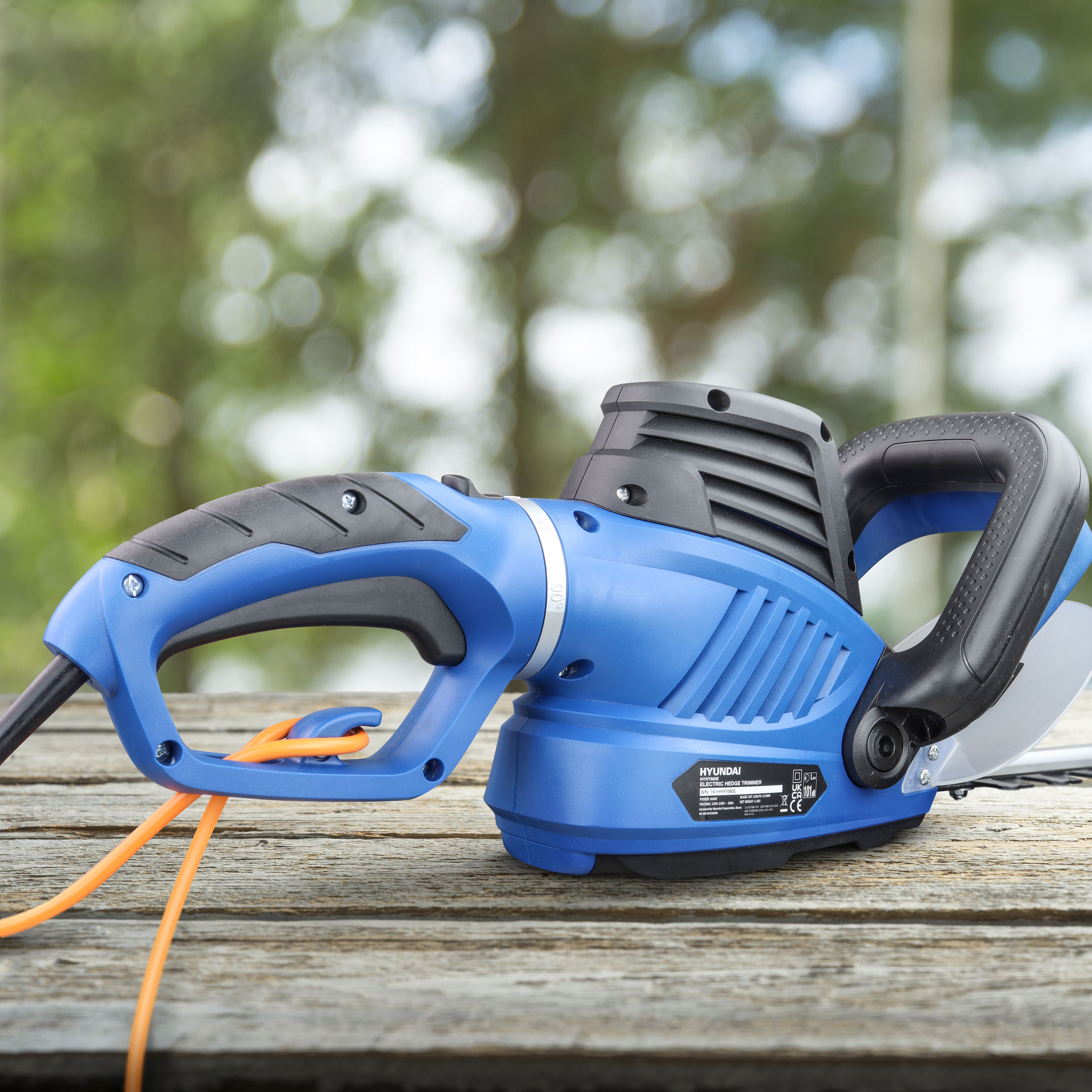 Hyundai Corded 680W Hedge trimmer - 610mm