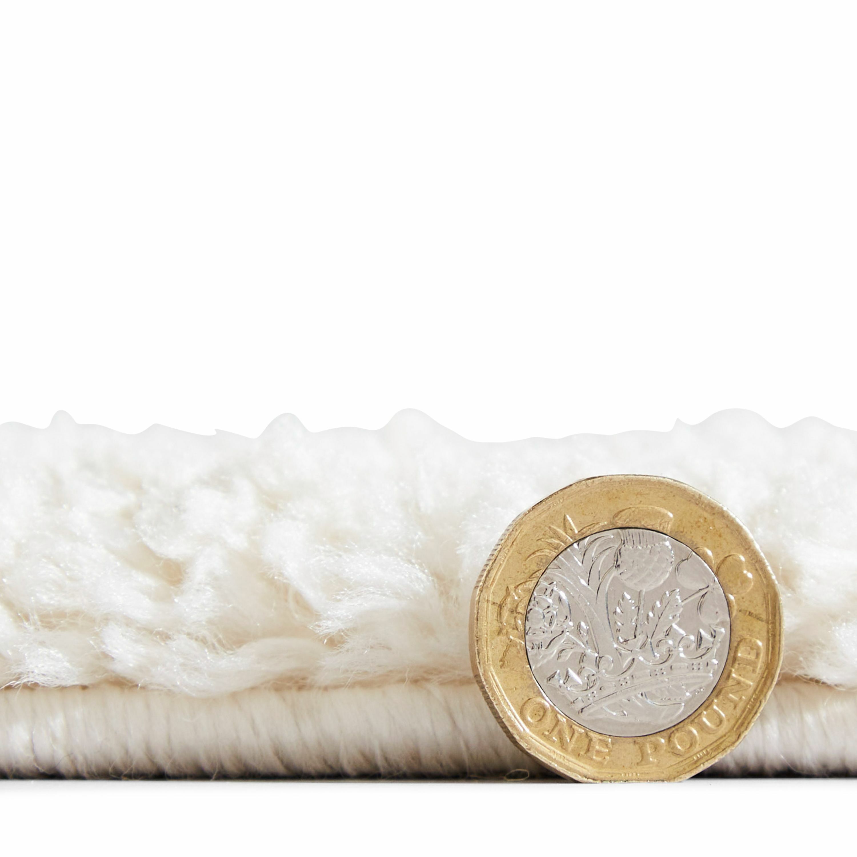 Ideal Shaggy Cream Diamond 3D effect Medium Rug, (L)170cm x (W)120cm
