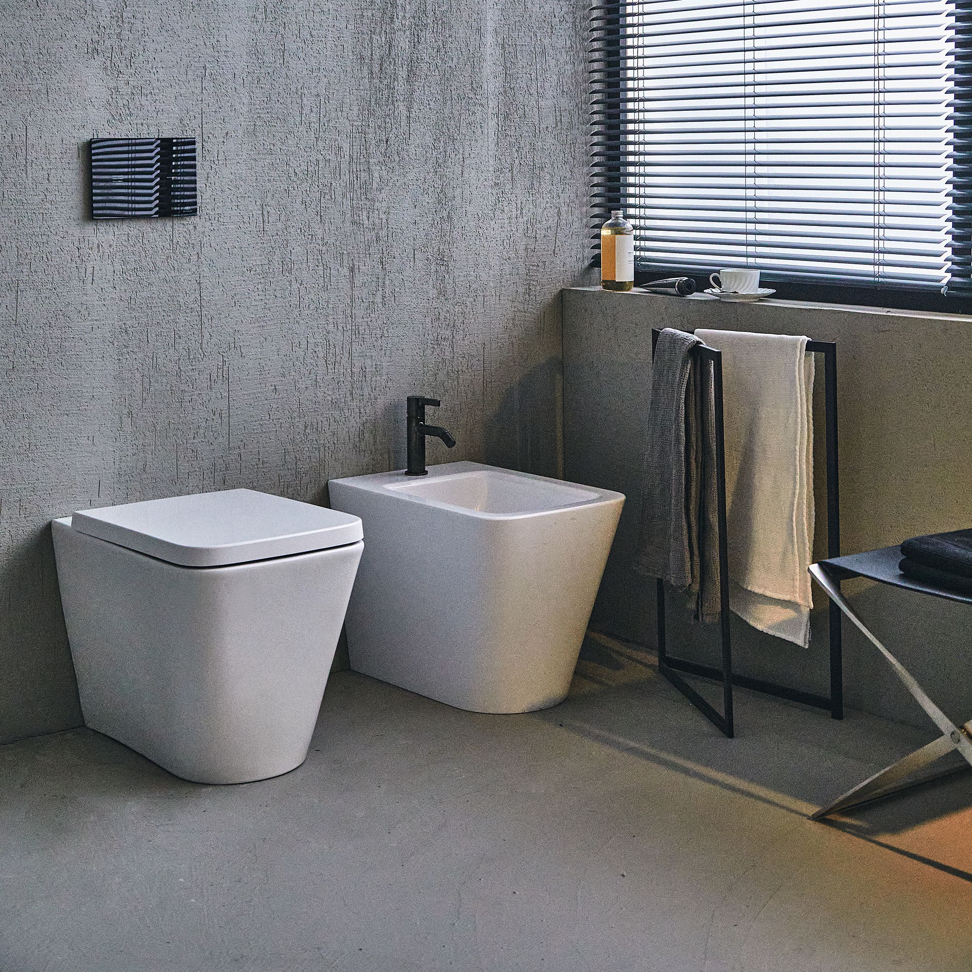 Ideal Standard Symfo NT1 electronic Black Wall-mounted Dual Flushing plate with No-touch activation (H)220mm (W)150mm