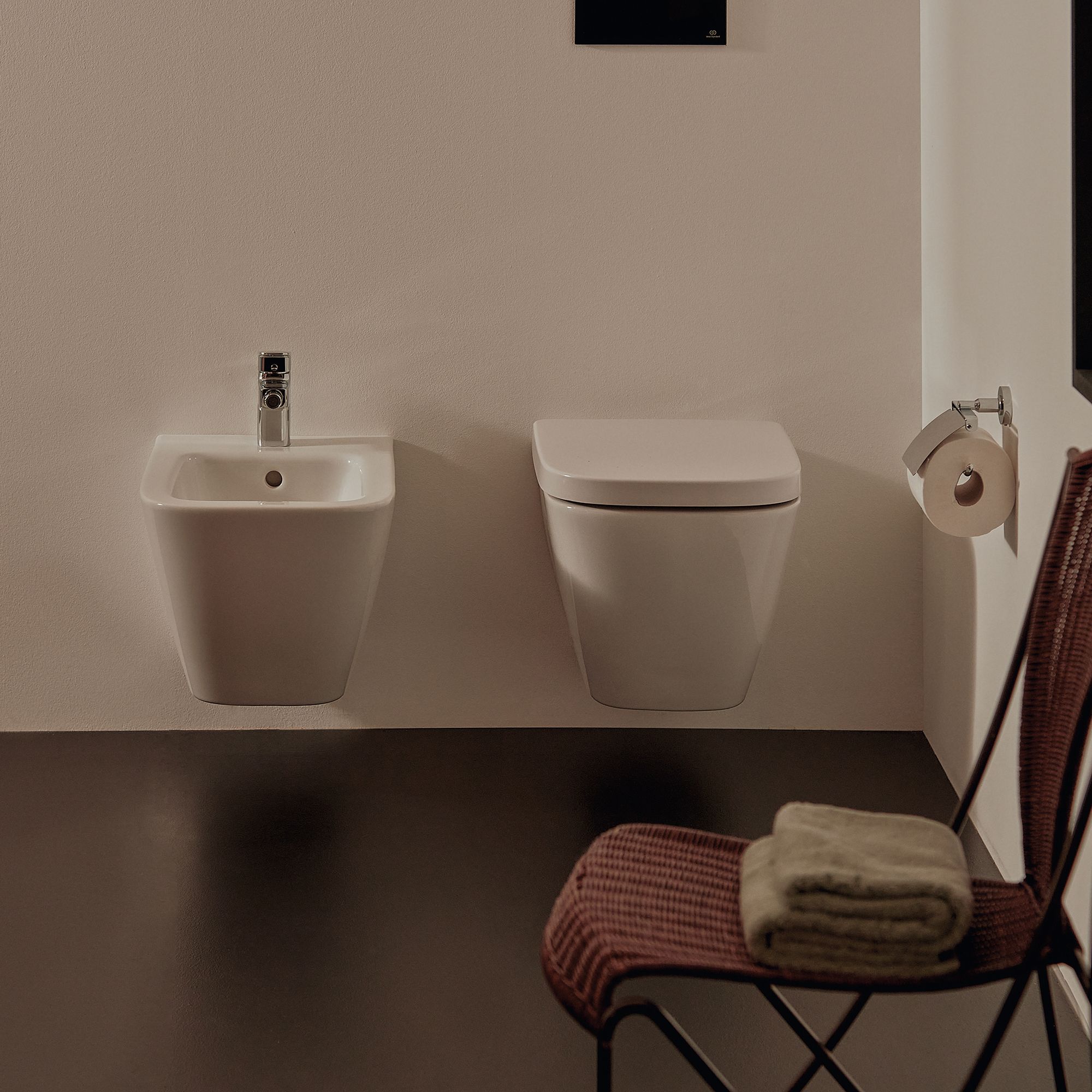 Ideal Standard Symfo NT1 electronic Black Wall-mounted Dual Flushing plate with No-touch activation (H)220mm (W)150mm