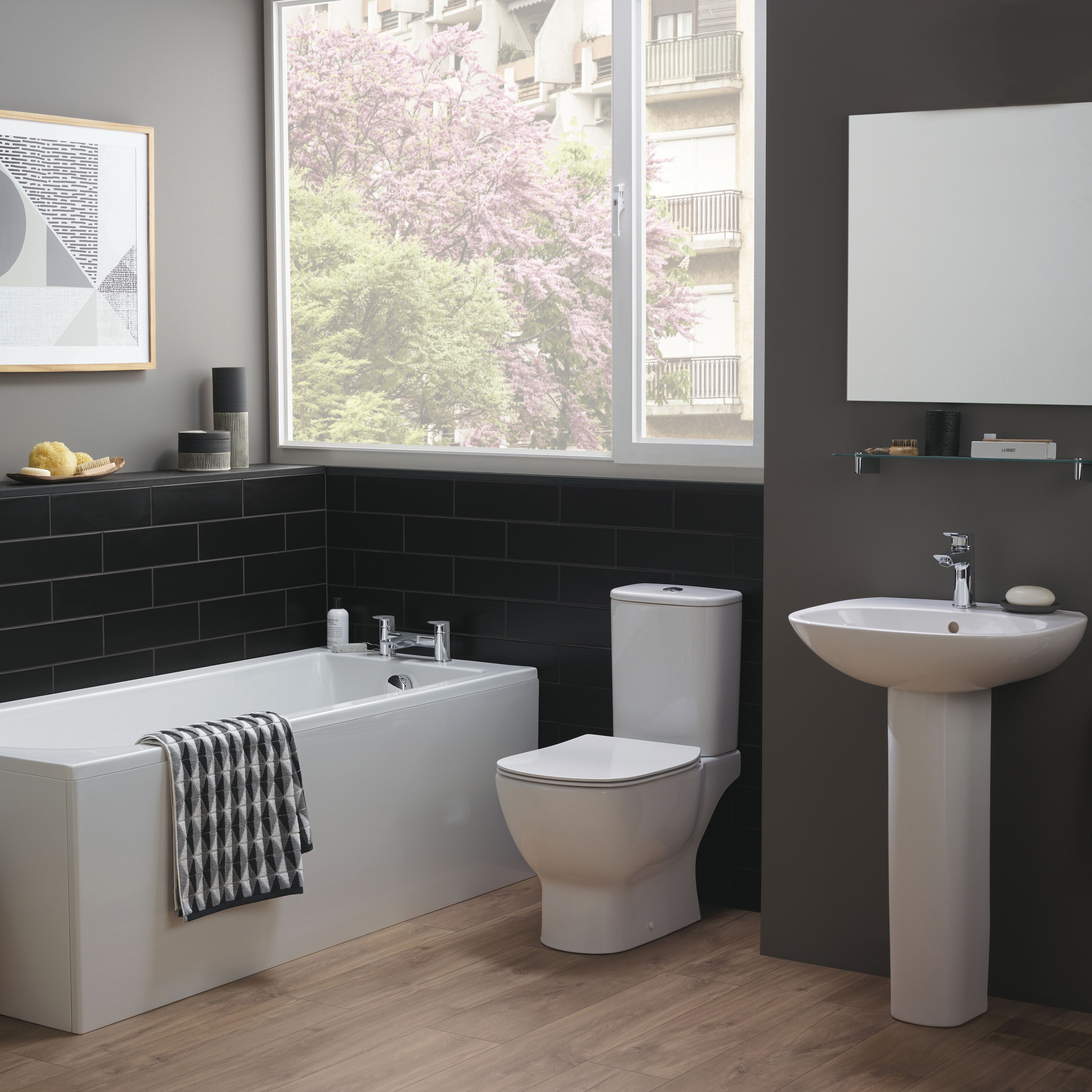 Ideal Standard Tesi White Close-coupled Toilet set with Soft close seat