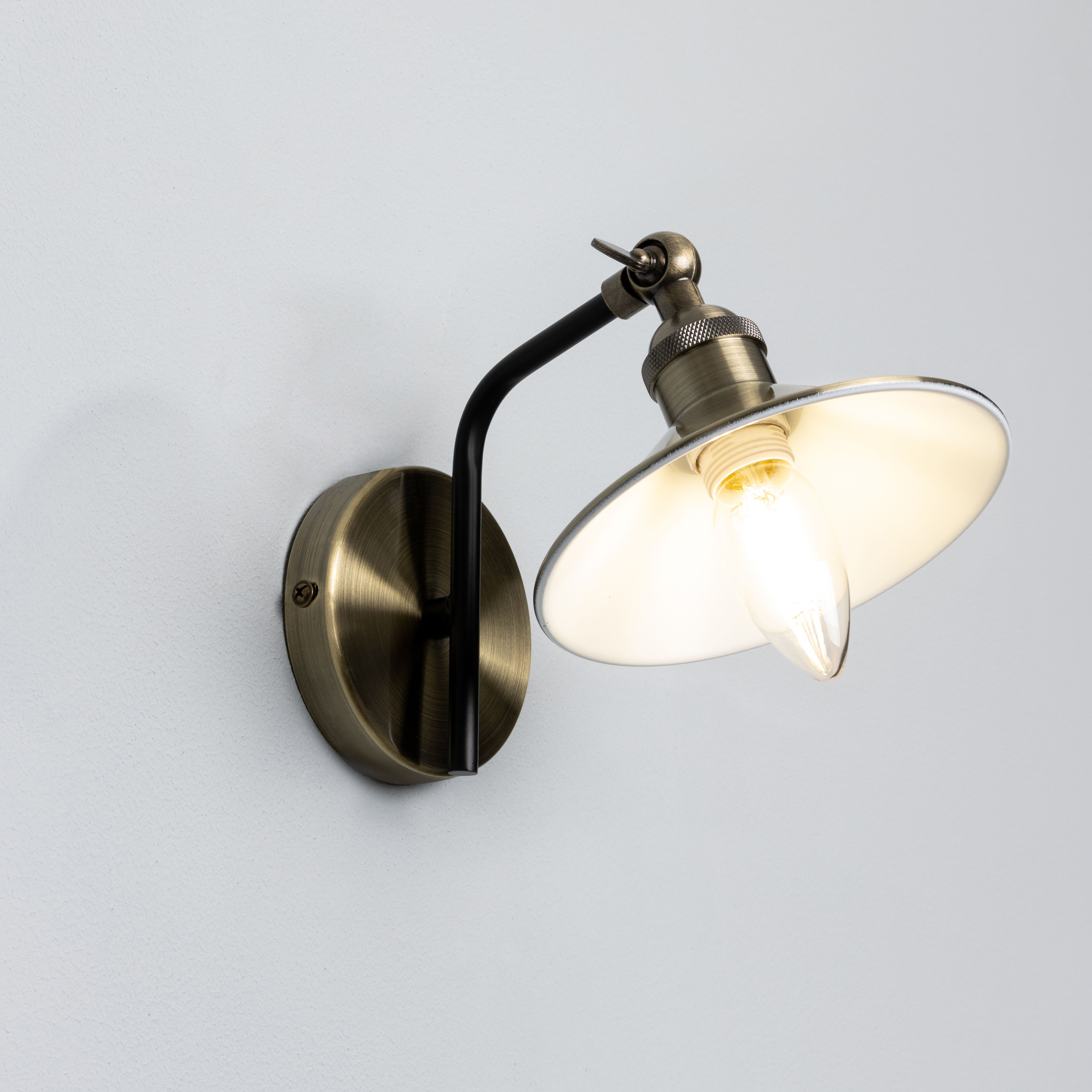 Inlight Bureau Satin Nickel Wired LED Wall light