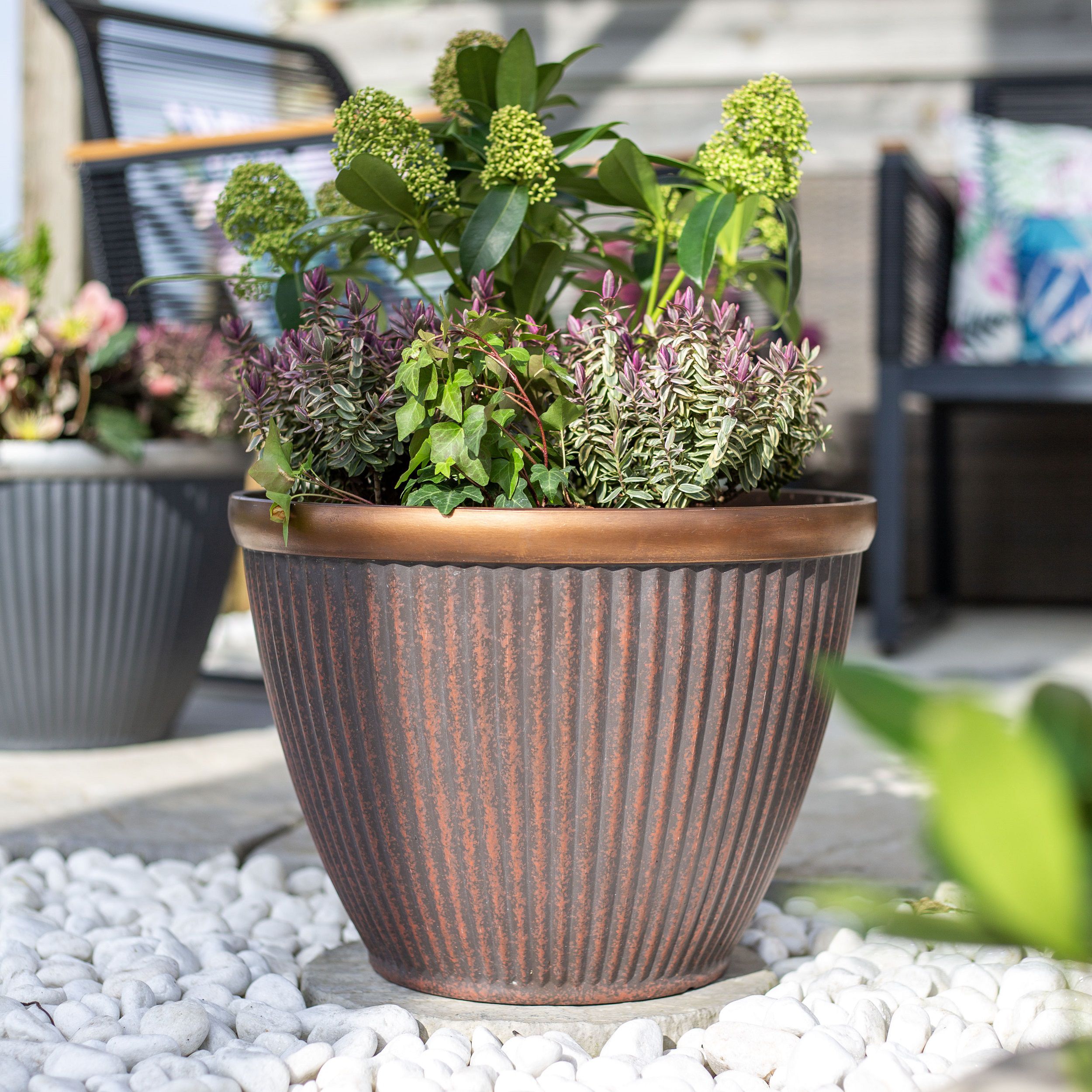 Irondale Bronze Plastic resin Painted Plant pot (H)25.4cm