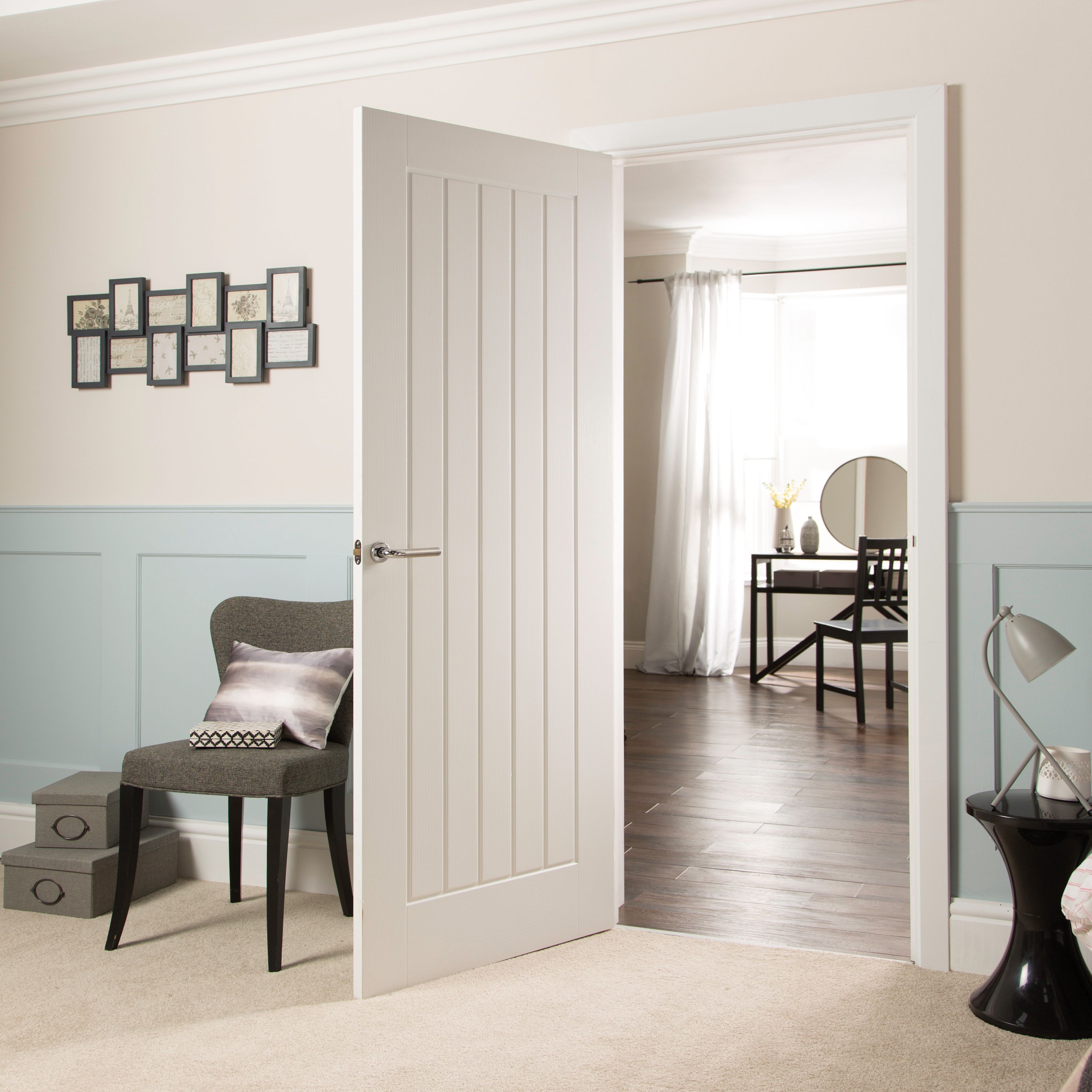 Jeld-Wen Unglazed Cottage White Woodgrain effect Internal Timber Door, (H)1981mm (W)686mm (T)35mm