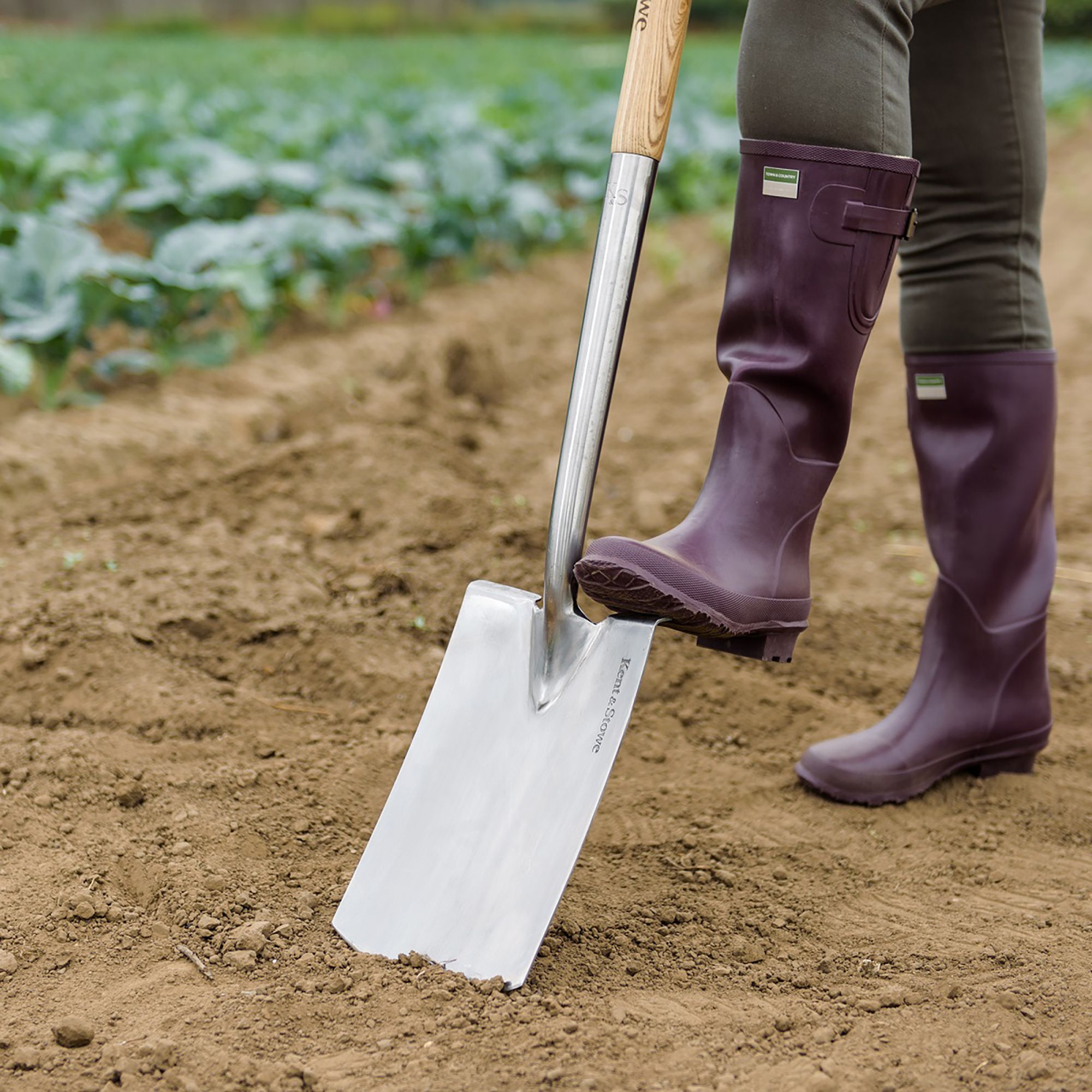 Kent & Stowe Garden Digging Tools Metal Rounded Digging Spade (L) 1100mm x (W) 180mm