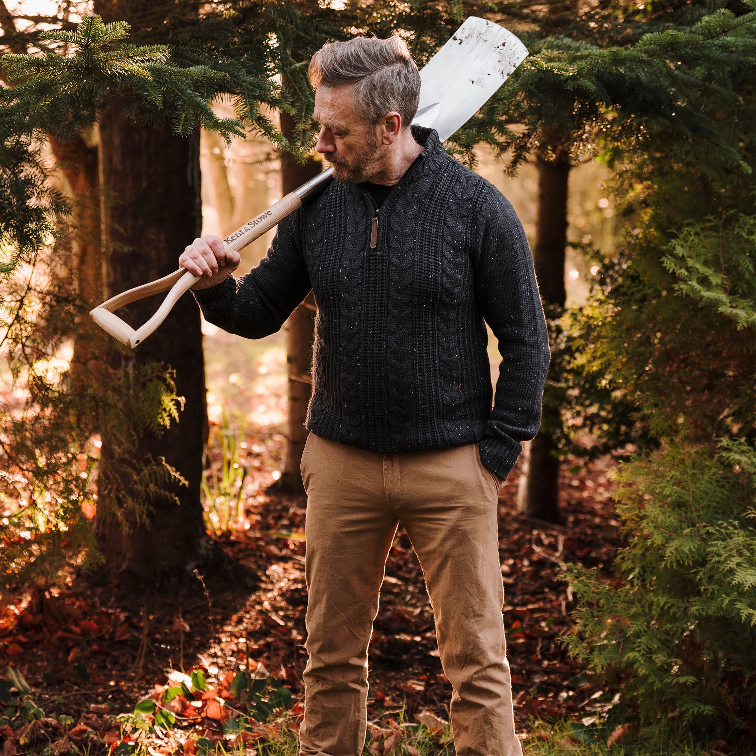 Kent & Stowe Garden Digging Tools Metal Rounded Digging Spade (L) 1100mm x (W) 180mm