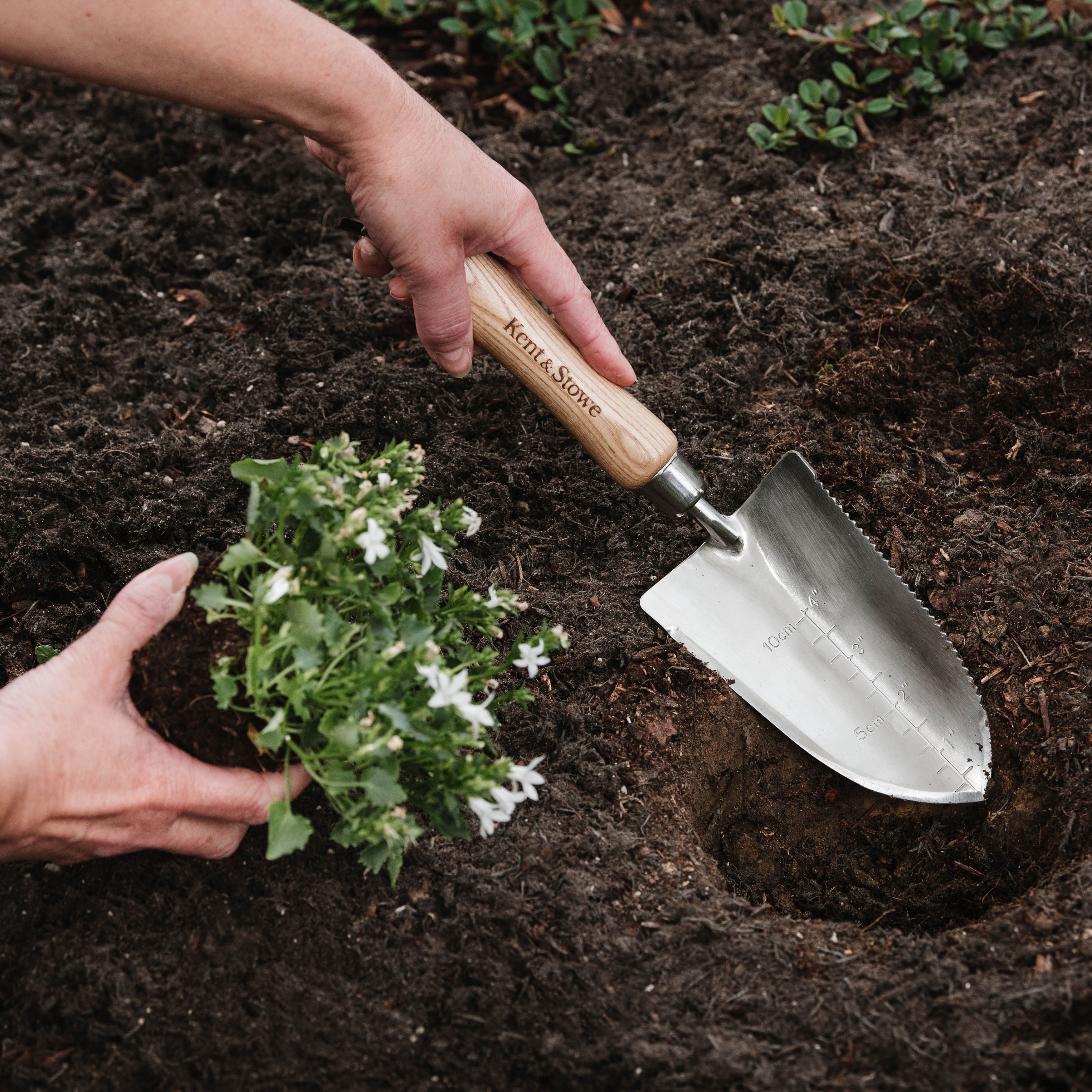Kent & Stowe Hand Trowels Natural Trowel (H) 320mm x (W) 86mm