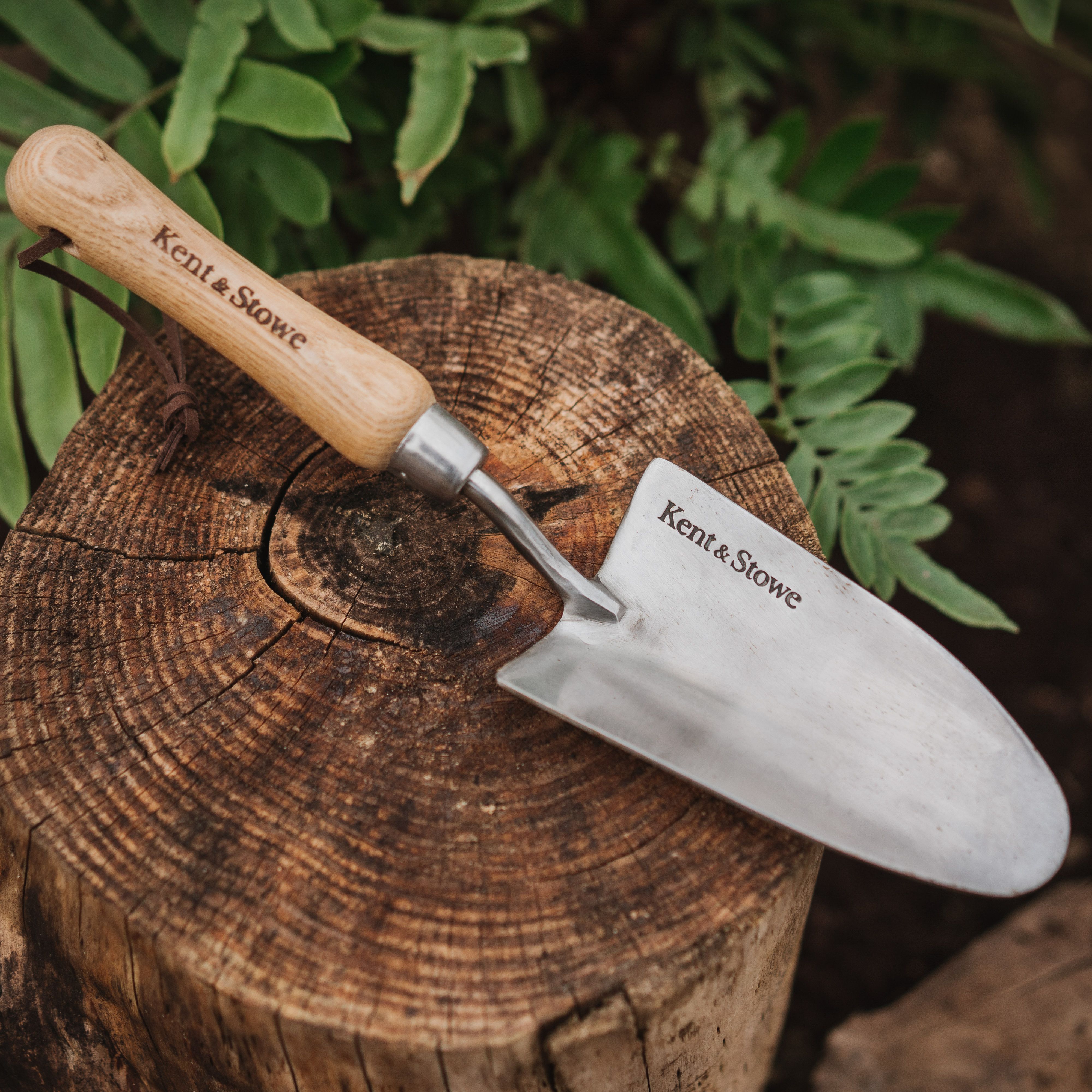 Kent & Stowe Hand Trowels Natural Trowel (H) 330mm x (W) 85mm