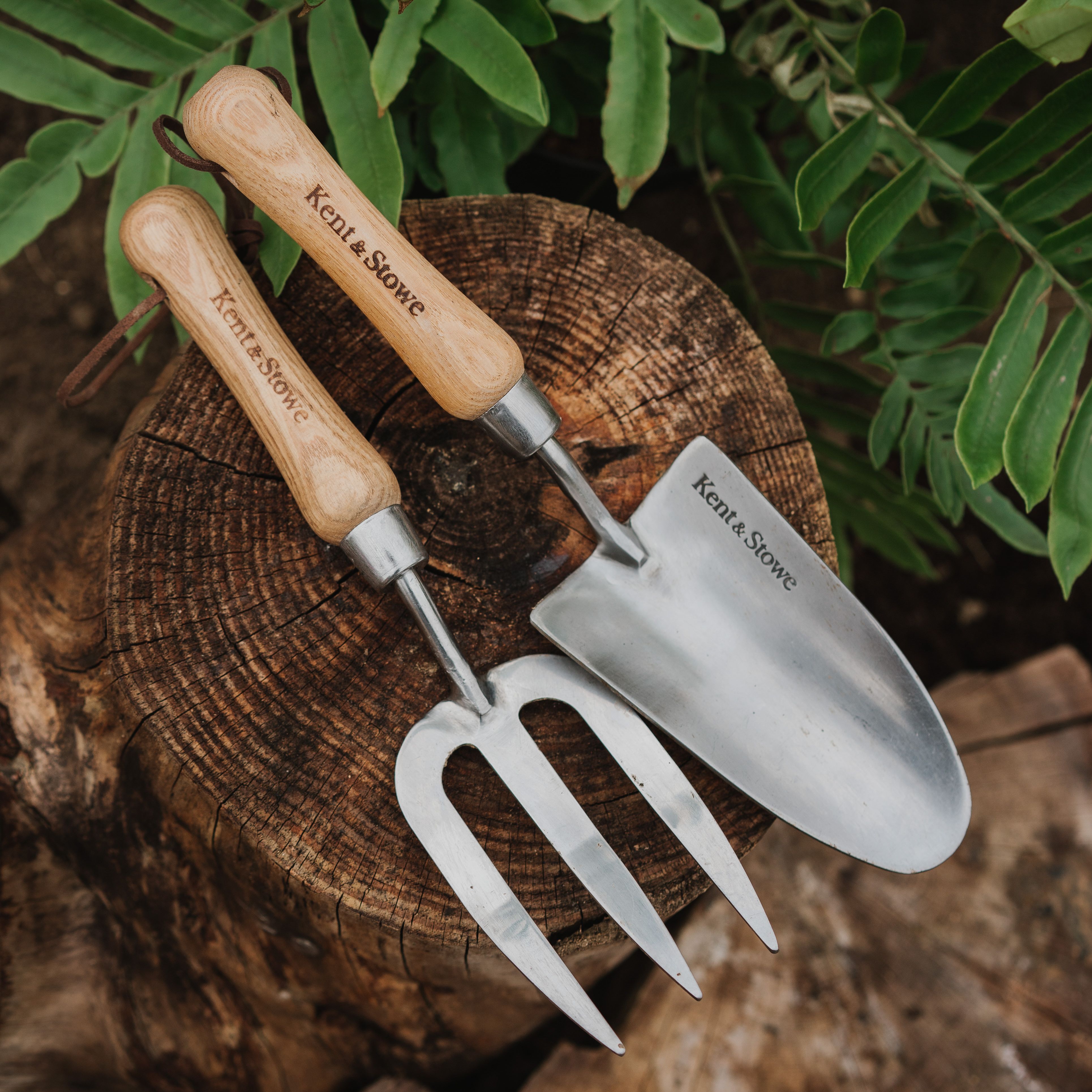 Kent & Stowe Hand Trowels Natural Trowel (H) 330mm x (W) 85mm