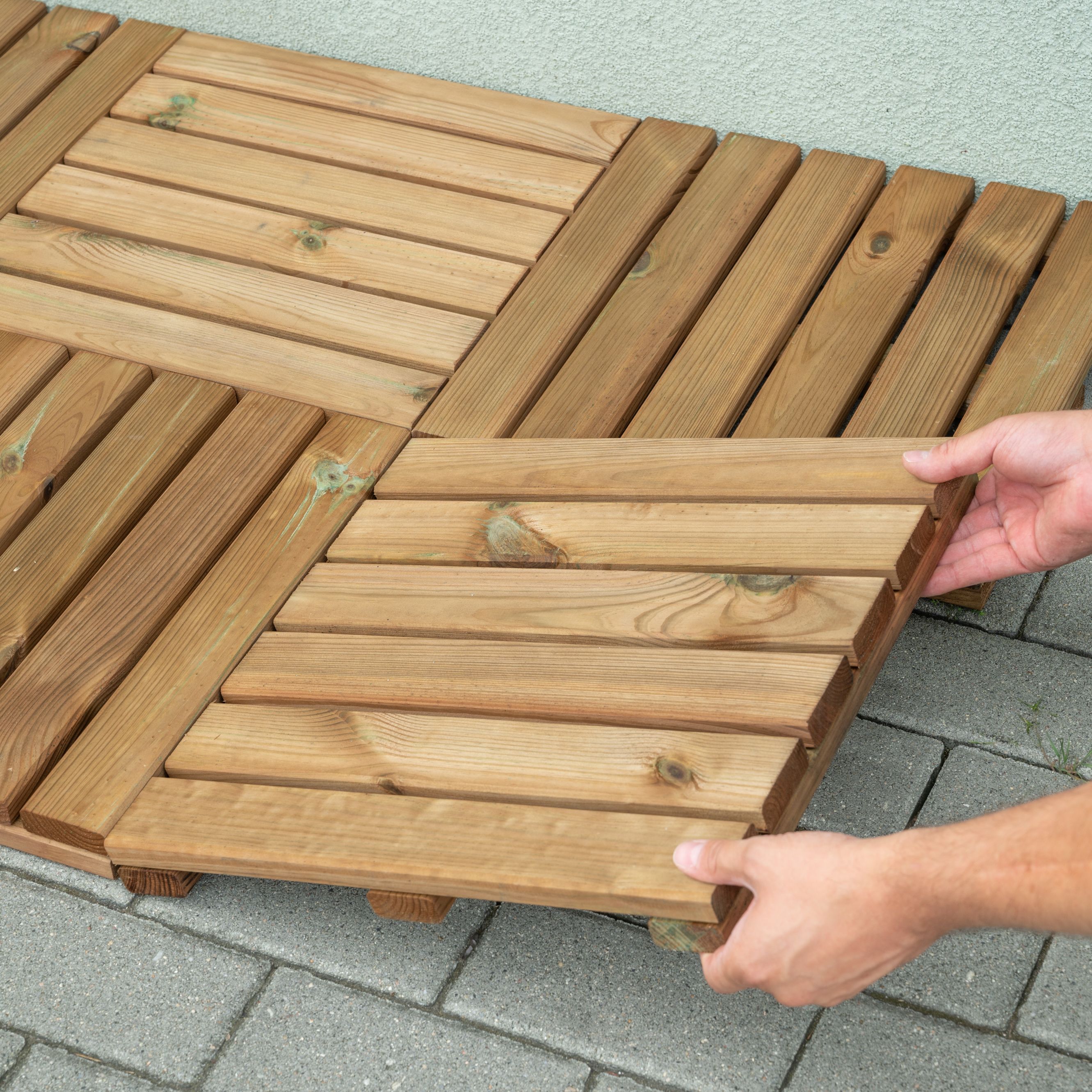 Klikstrom Maloy Brown Deck tile (L)40cm (W)40cm (T)40mm