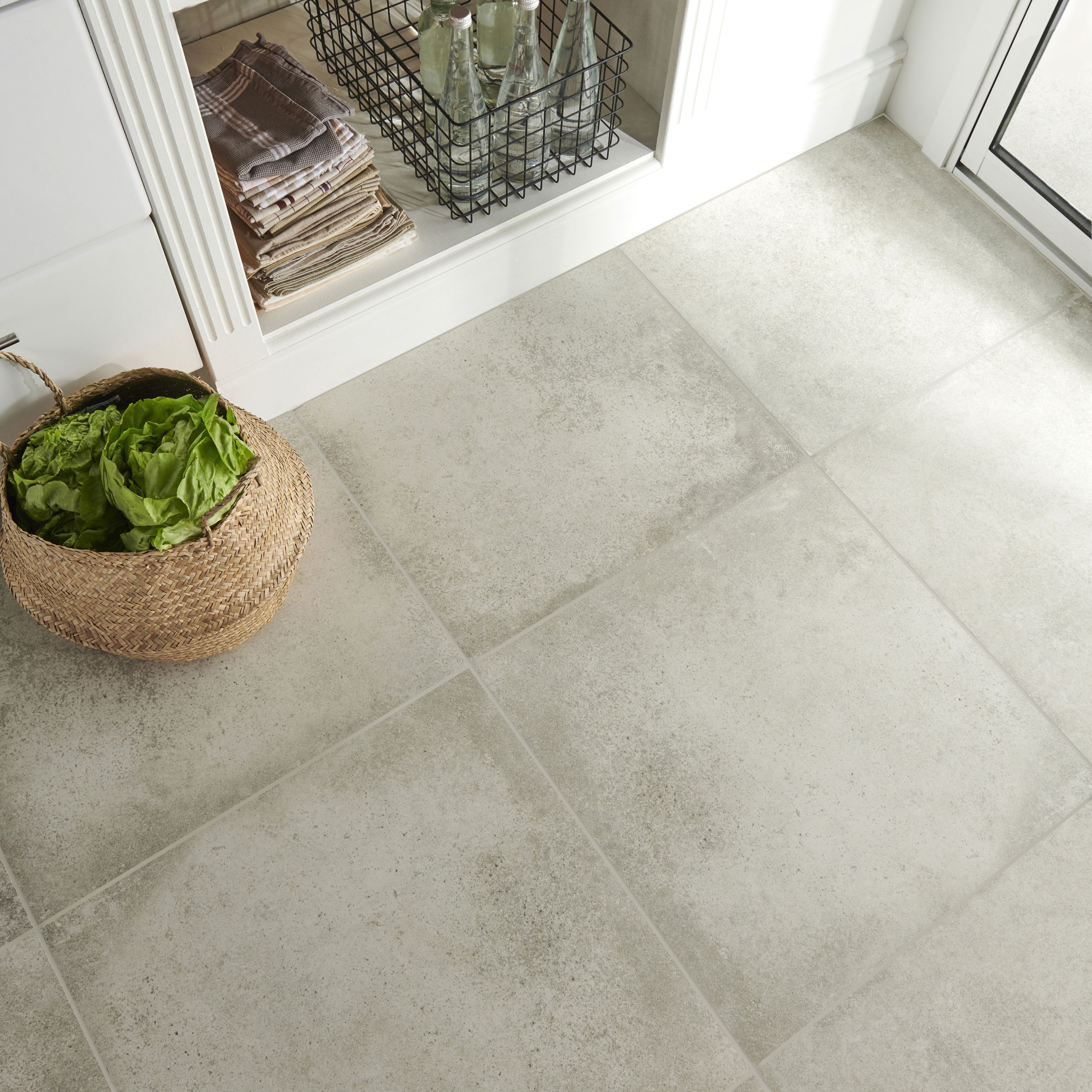 Kontainer Light grey Matt Flat Concrete effect Porcelain Wall & floor Tile, Pack of 3, (L)590mm (W)590mm