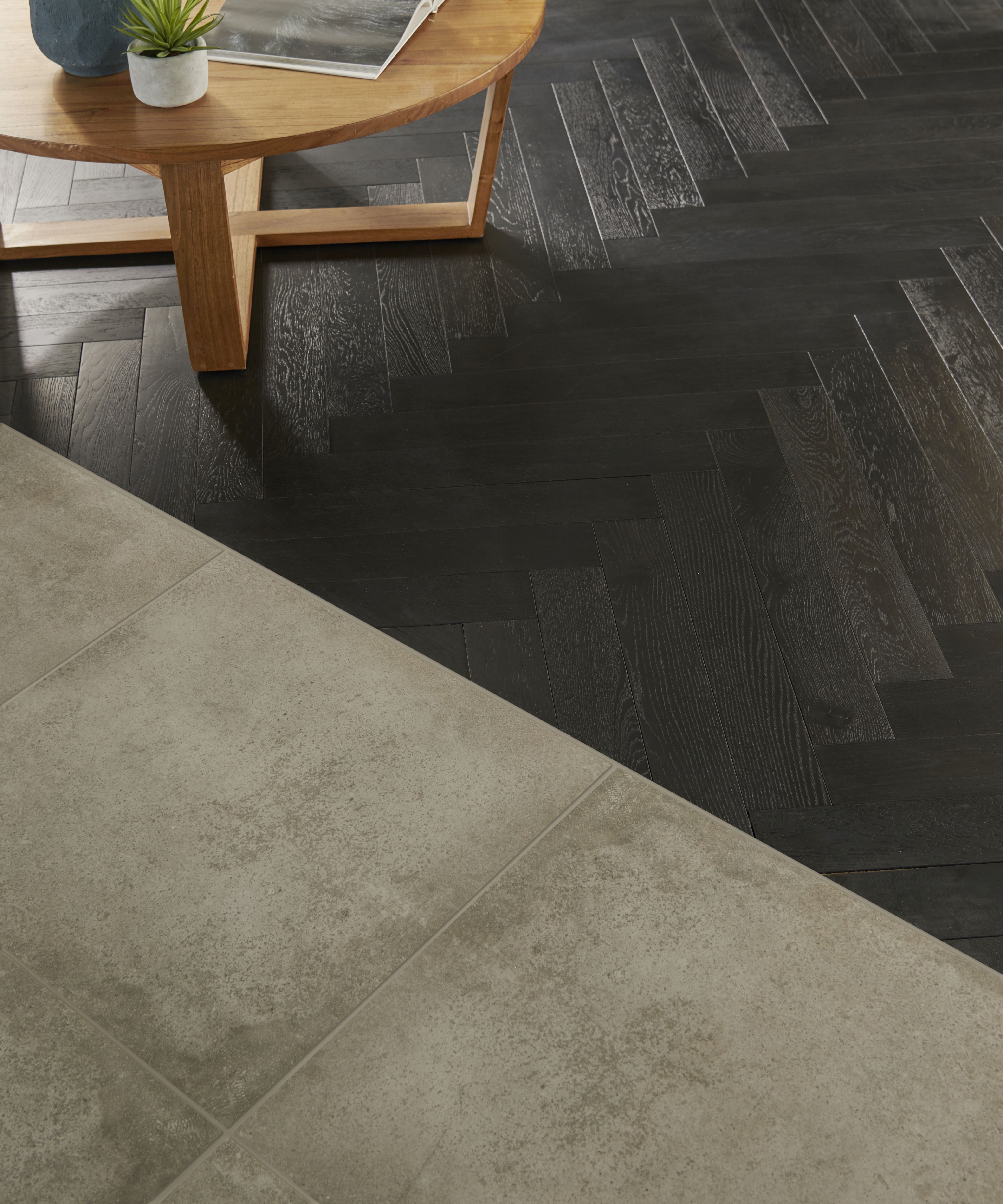 Kontainer Light grey Matt Flat Concrete effect Porcelain Wall & floor Tile, Pack of 3, (L)590mm (W)590mm