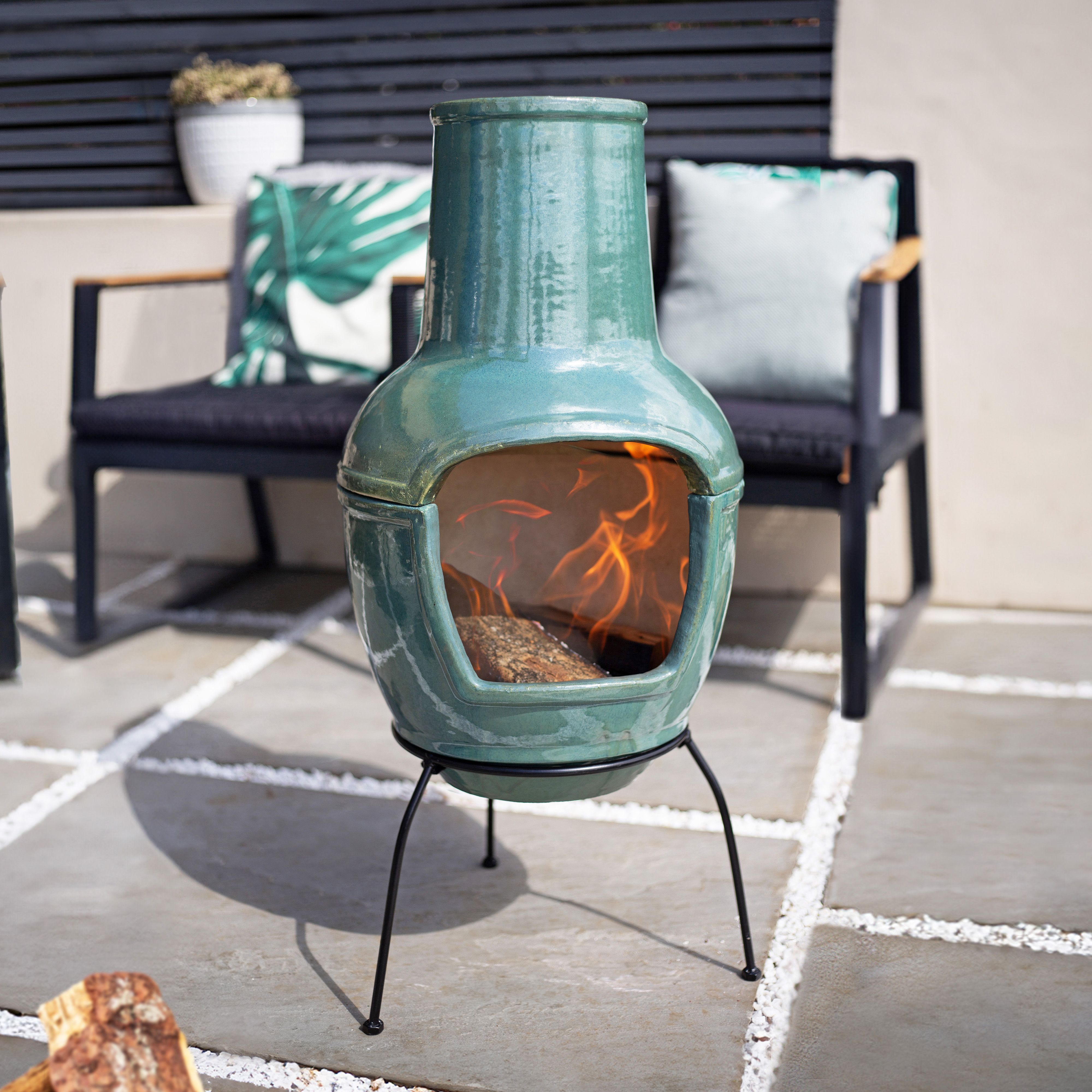 La Hacienda Trentham Clay Chiminea (H) 82.2cm x (W) 38cm