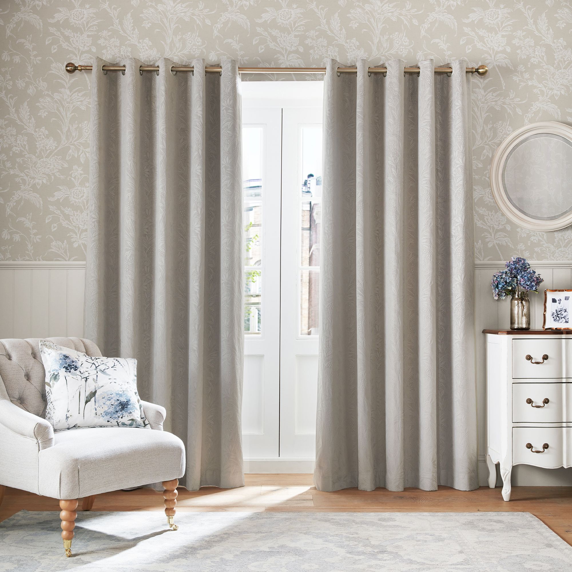 Laura Ashley Dove Grey Lloyd Smooth Wallpaper