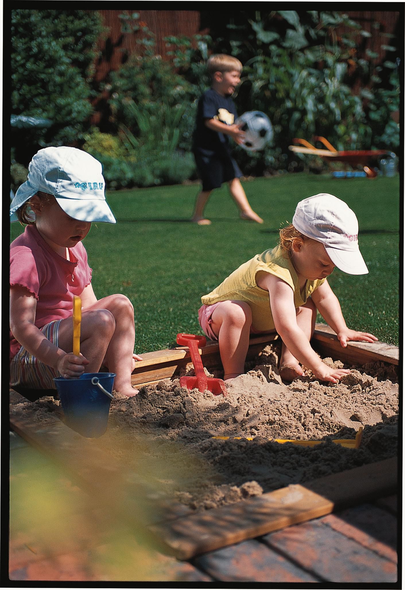 b and q childrens sandpit