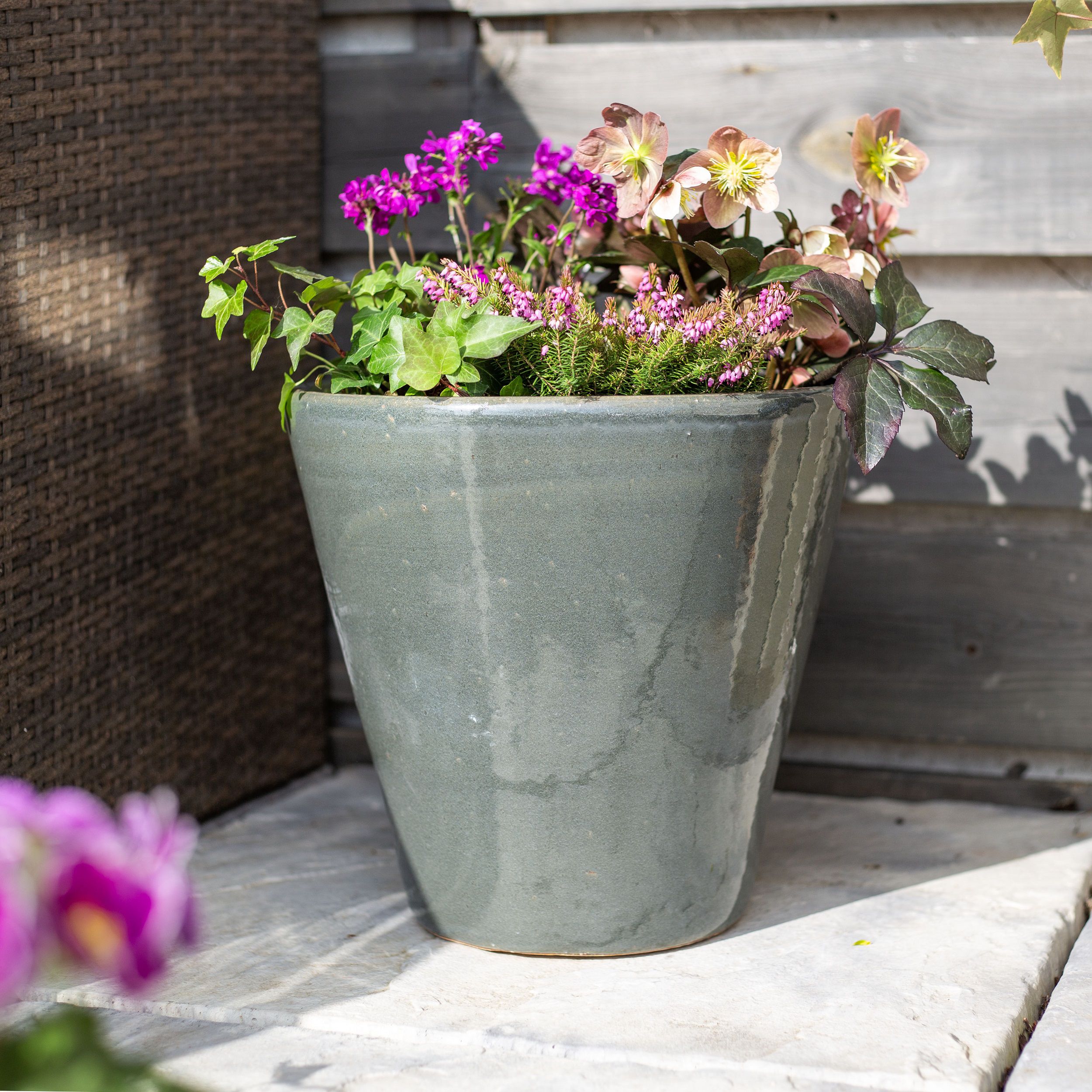 Lily Grey Terracotta Glazed Plant pot (H)31cm