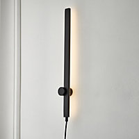 Line Black Plug-in Wall light
