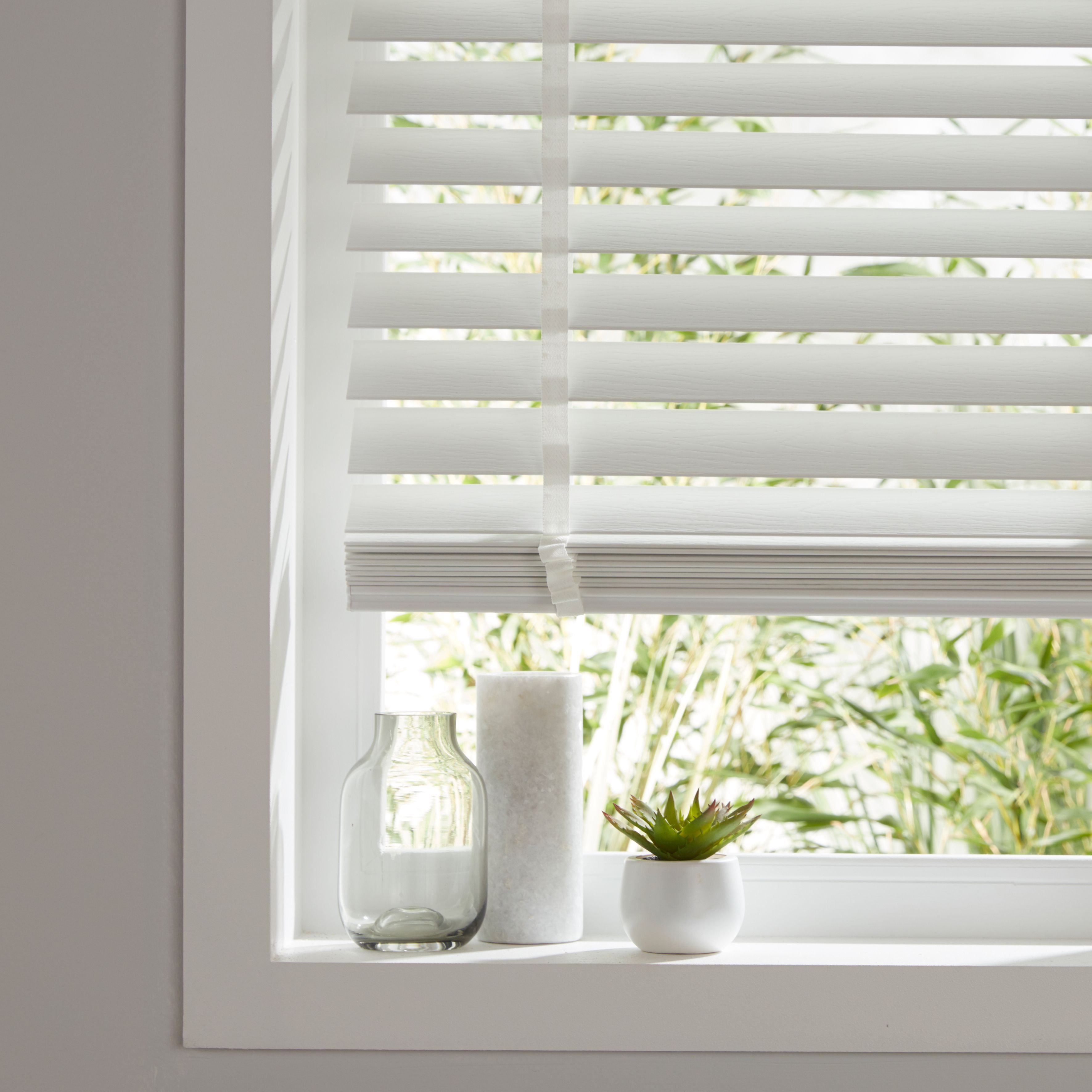 Lone White PVC Venetian Blind (W)90cm (L)180cm