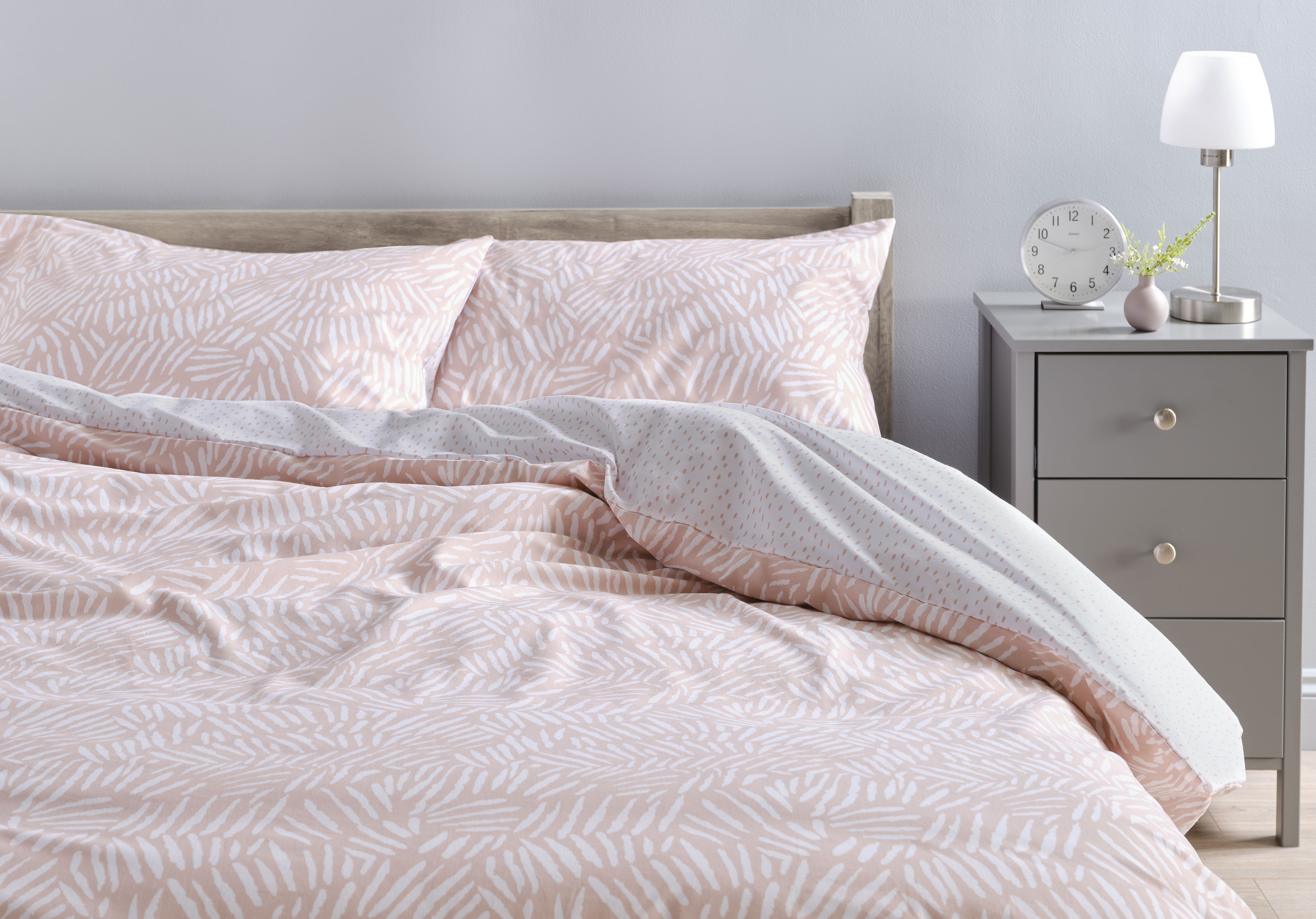 Lottie Printed Pink & white Double Duvet cover & pillow case set